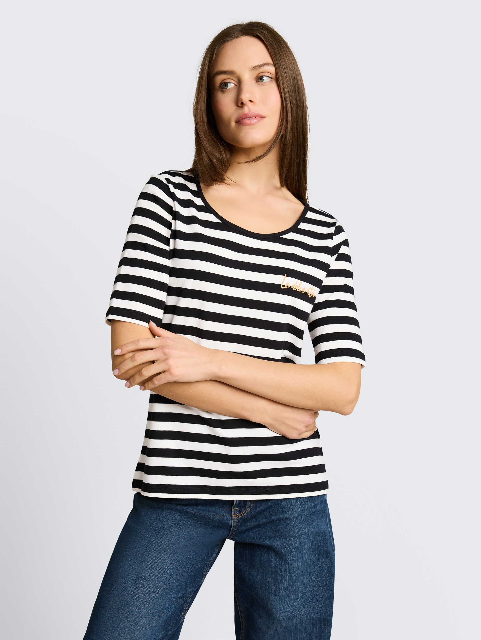 T-shirt met borduursel - black white stripe - Nek model vooraanzicht