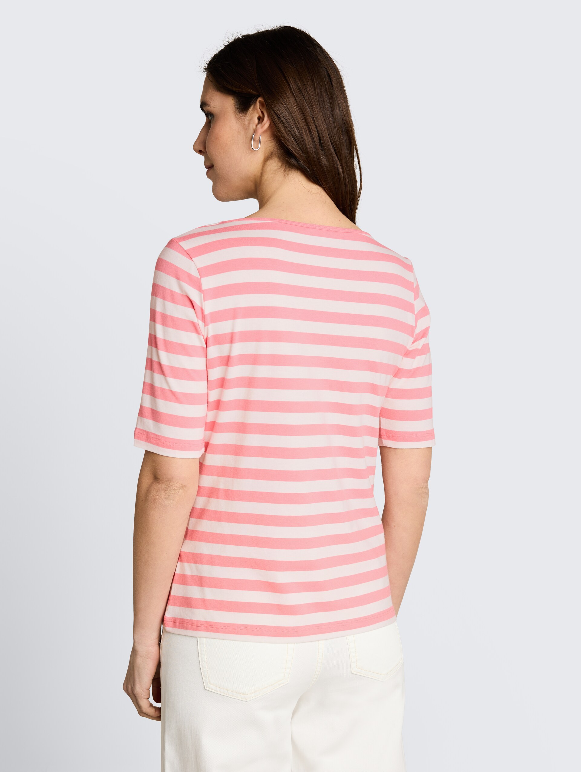 T-shirt met borduursel - pink white stripe - Neklijn model-achteraanzicht