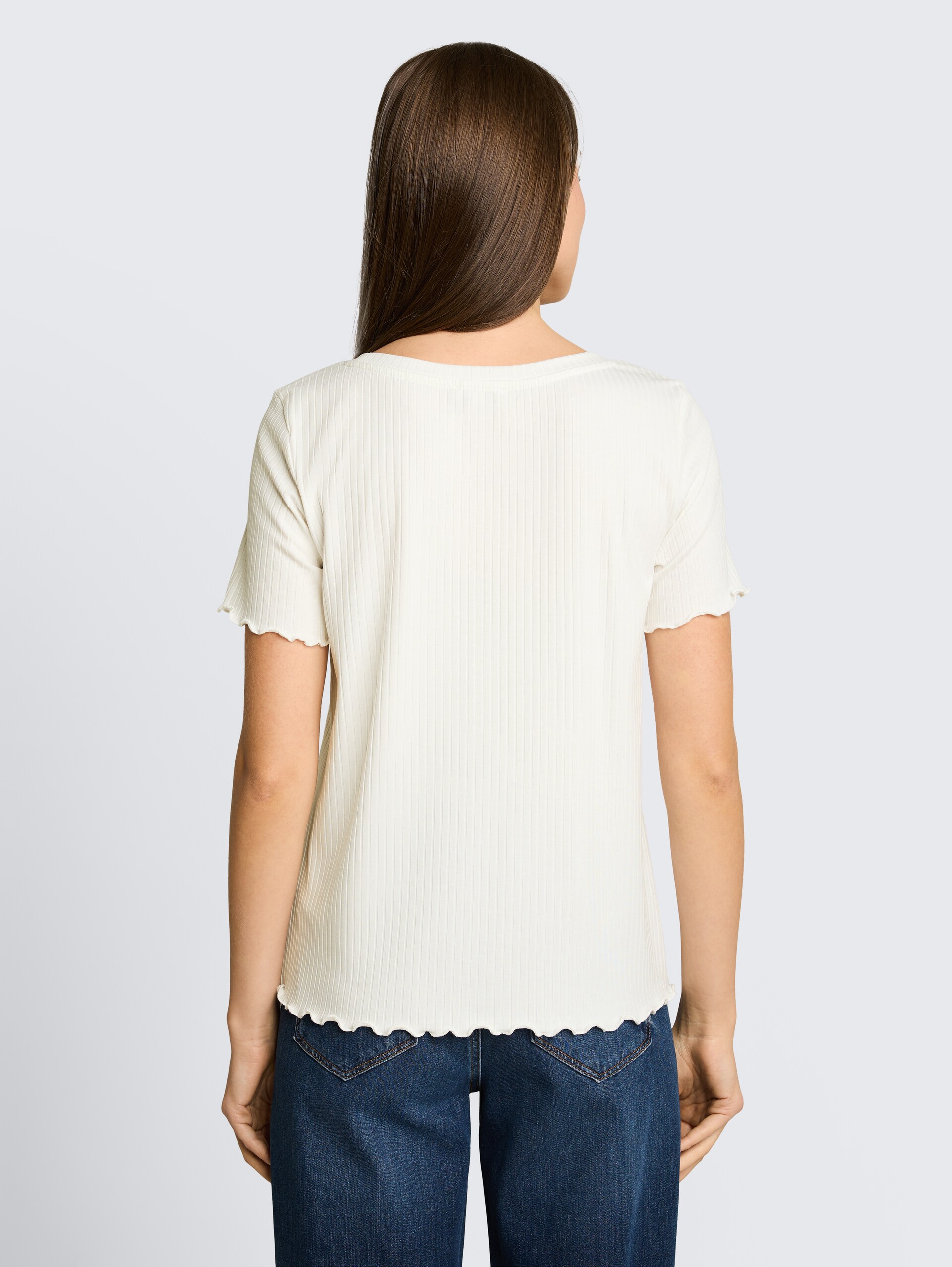 T-Shirt mit Rippstruktur - Whisper White - Auschnitt Model-Rückansicht