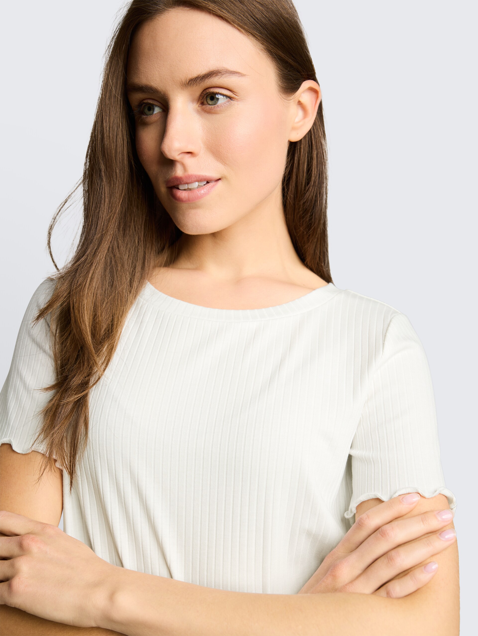 T-Shirt mit Rippstruktur - Whisper White - Detail-Model-Ansicht