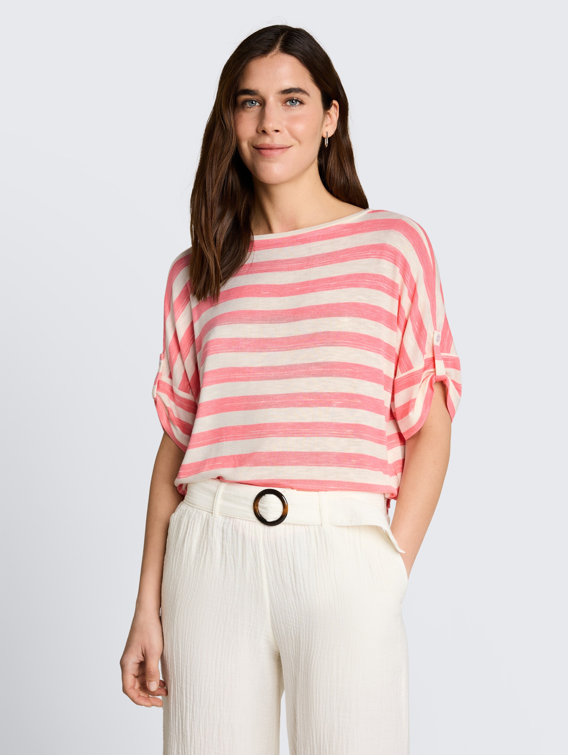 T-shirt met omgeslagen mouwen - pink white stripe - Nek model vooraanzicht