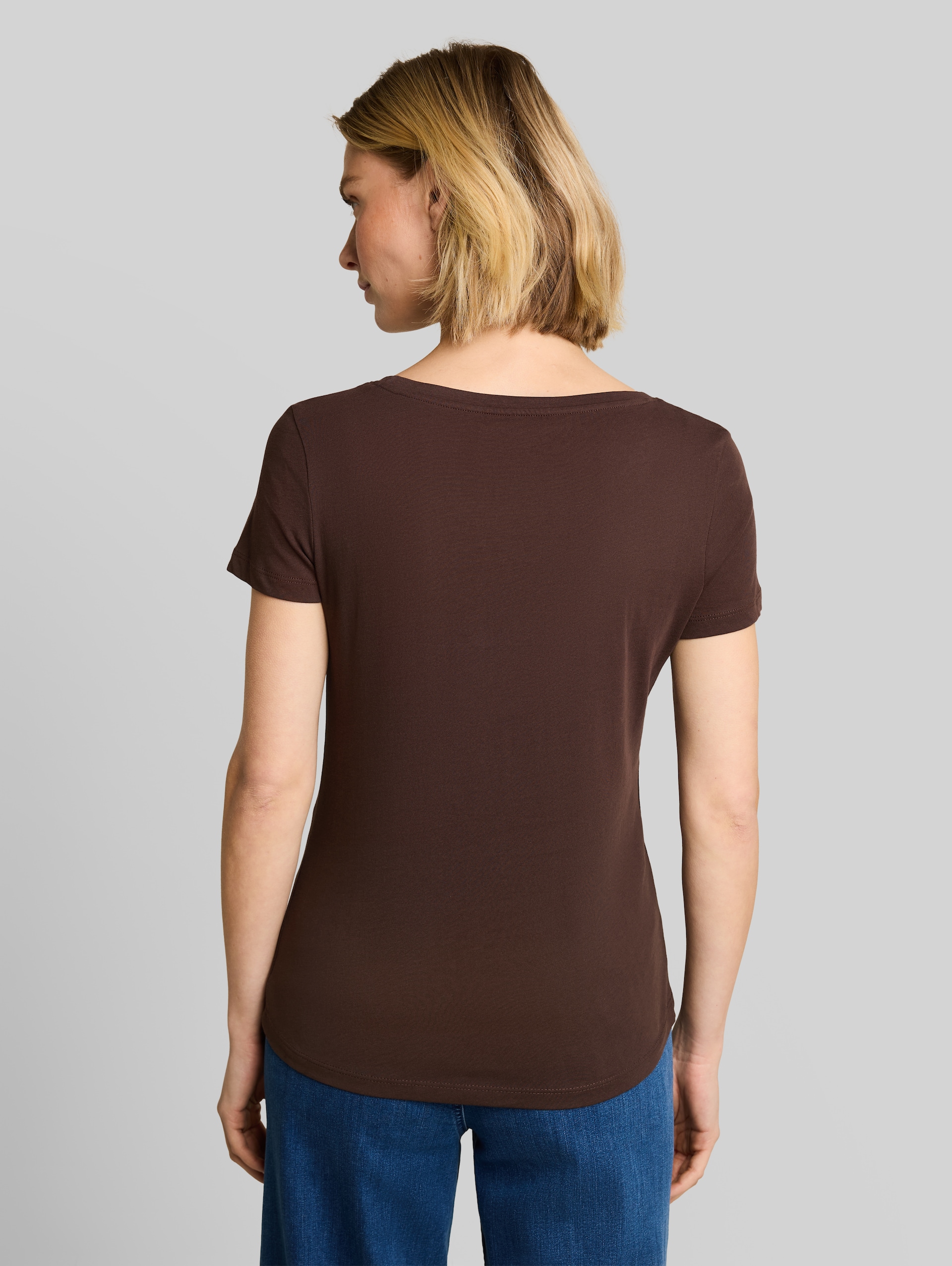 T-Shirt mit Glitzer-Logo - java dark brown - Auschnitt Model-Rückansicht