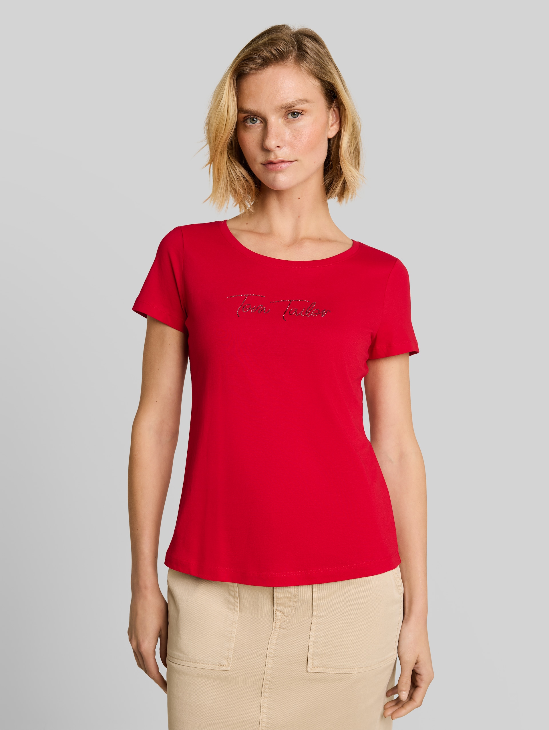 T-Shirt mit Glitzer-Logo - soft scarlet red - Ausschnitt Model-Vorderansicht