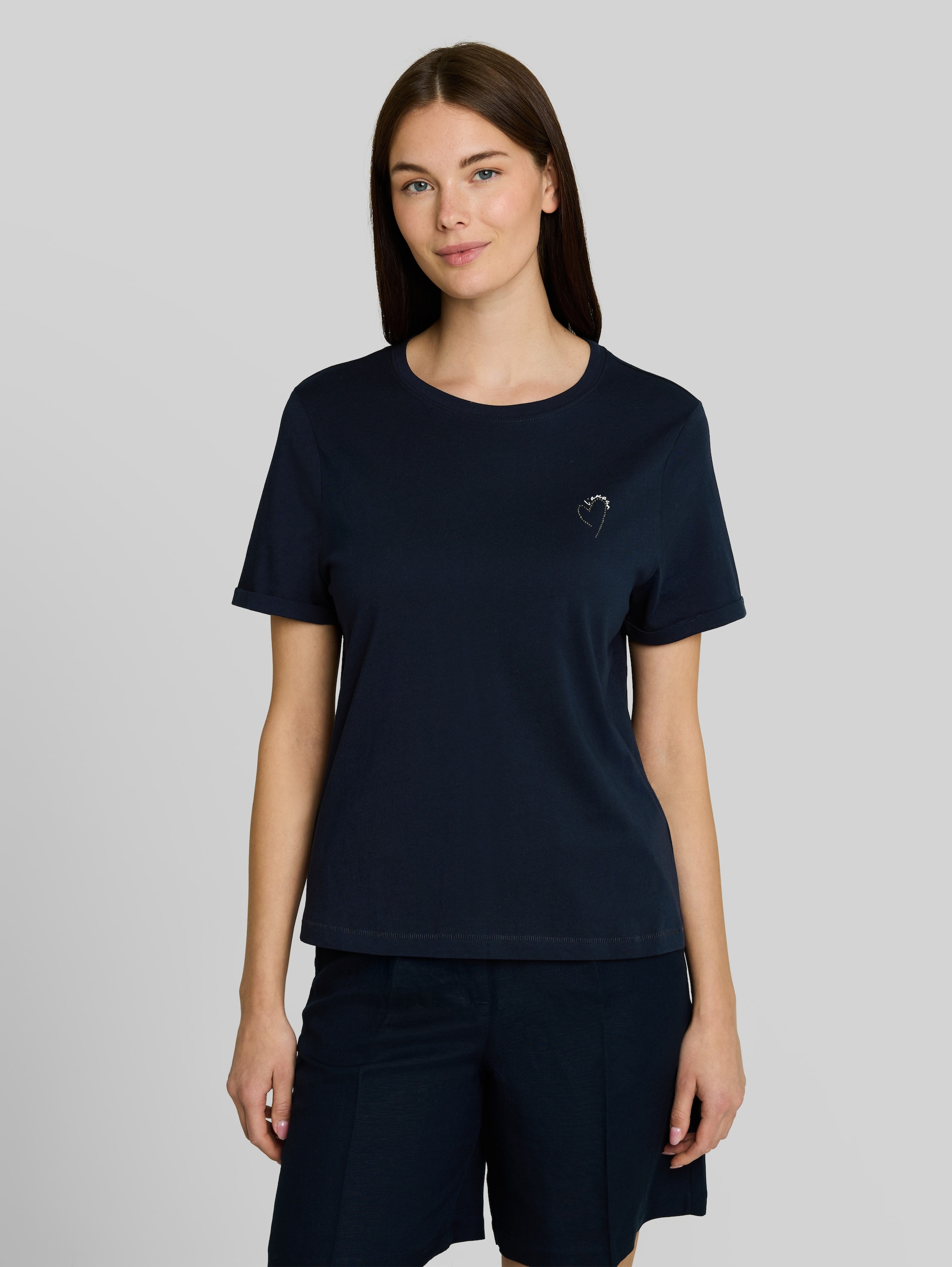 T-Shirt mit Print - sky captain blue - Ausschnitt Model-Vorderansicht