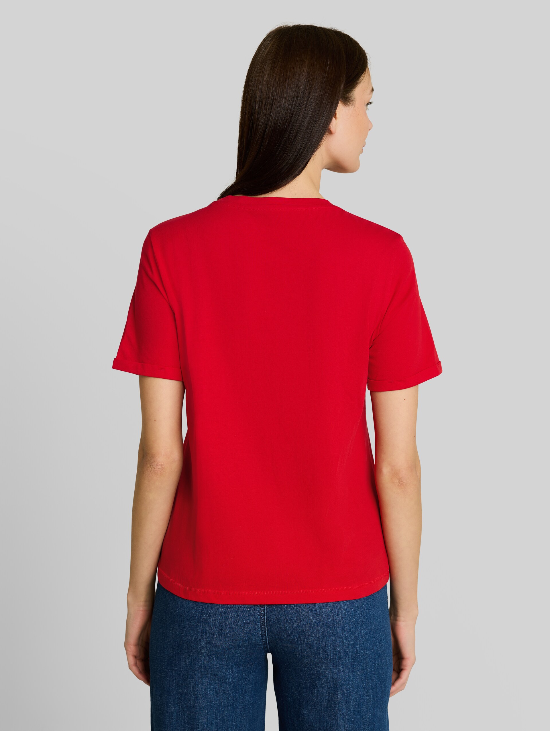 T-Shirt mit Print - soft scarlet red - Auschnitt Model-Rückansicht