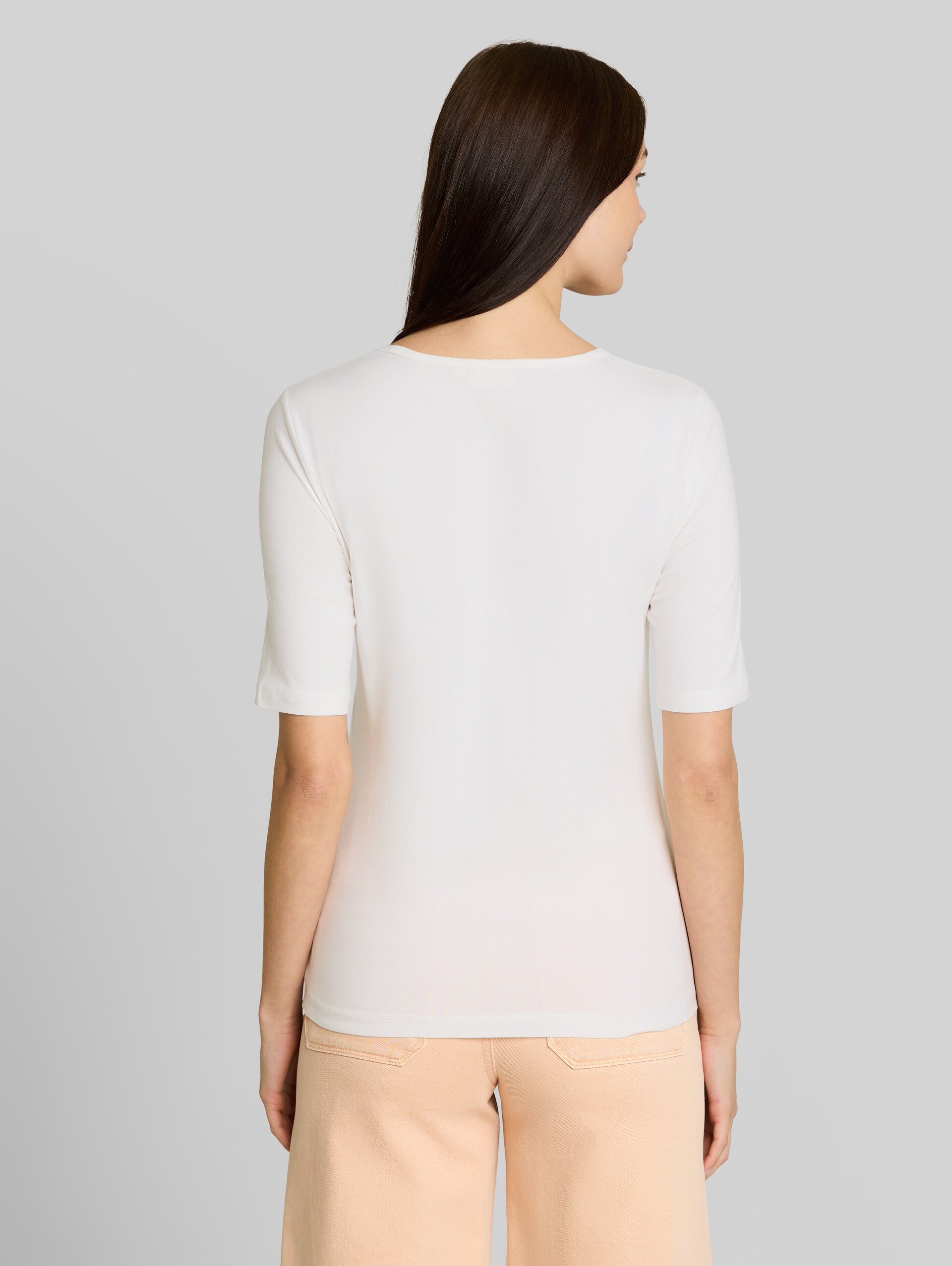 Basic T-Shirt mit Rundhalsausschnitt - Whisper White - Auschnitt Model-Rückansicht