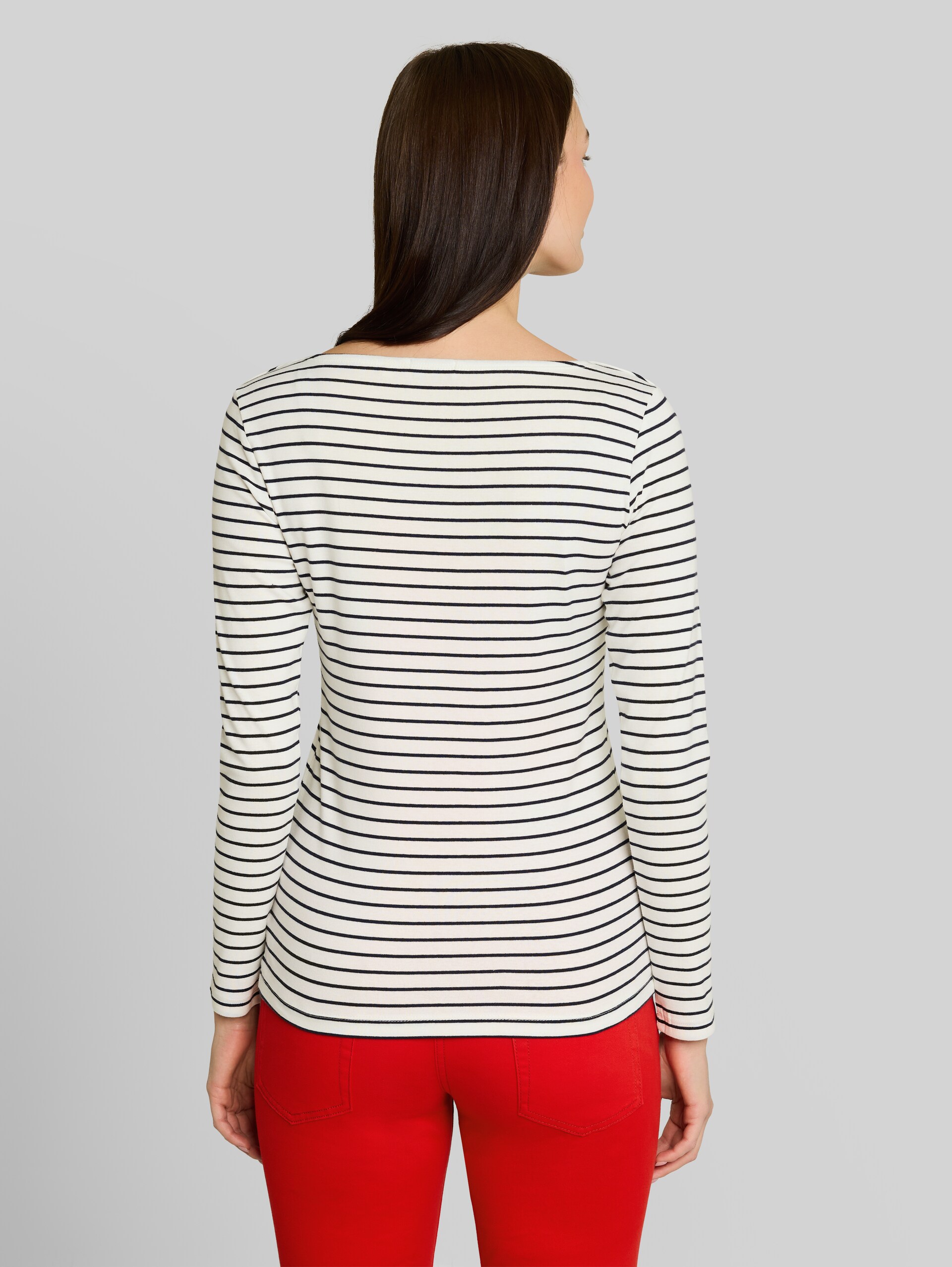 Long-sleeved T-shirt with striped pattern - navy offwhite stripe - Neckline model-back view
