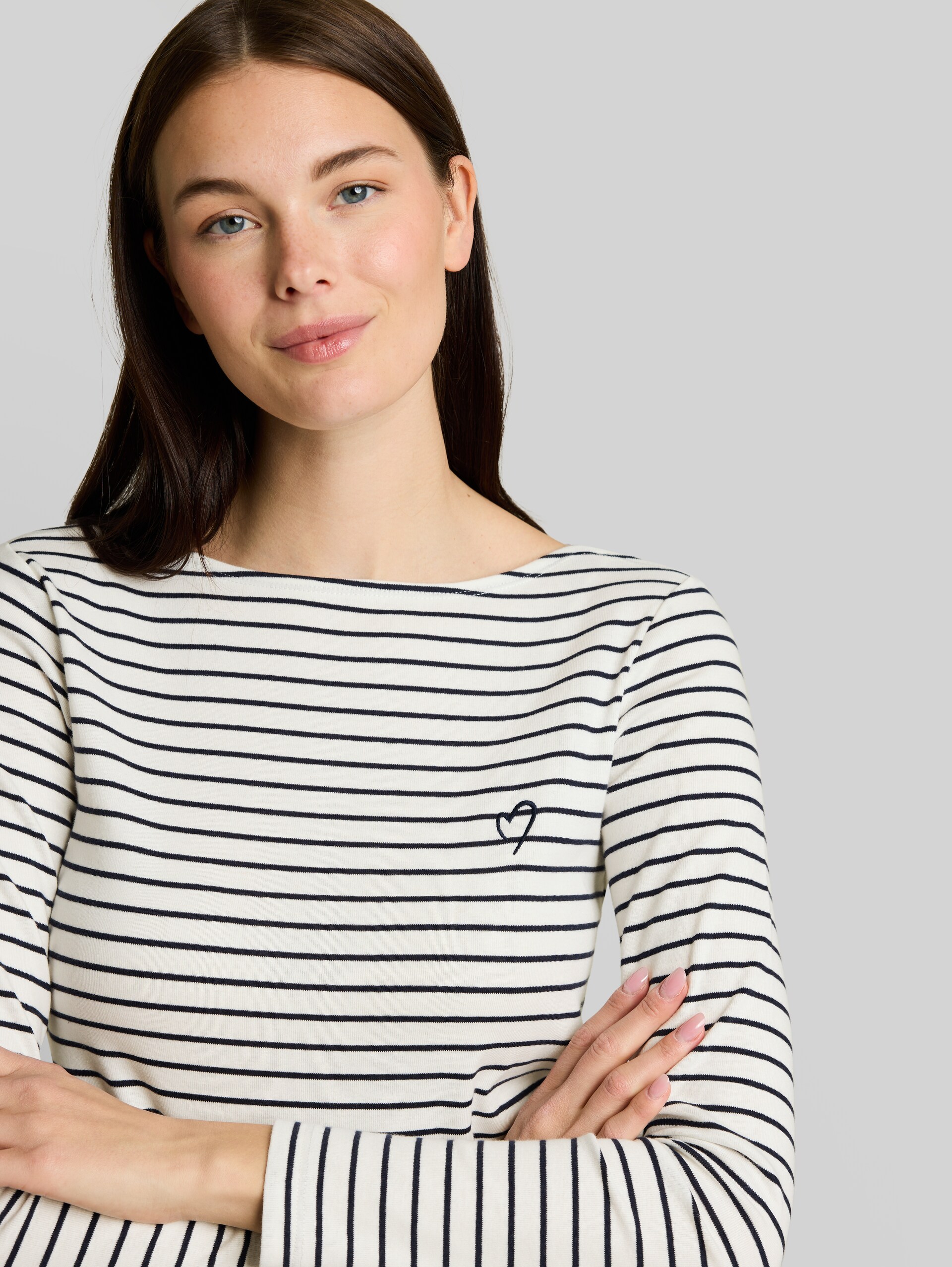 Long-sleeved T-shirt with striped pattern - navy offwhite stripe - Detail model view