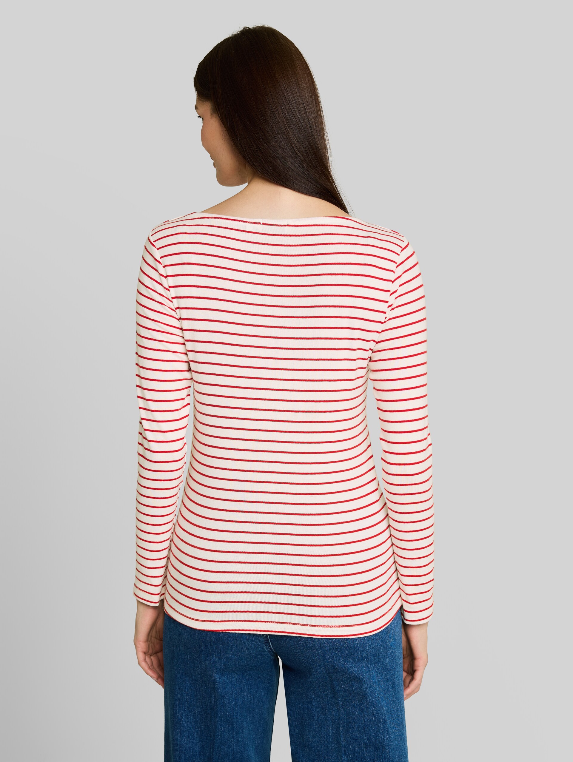 Long-sleeved T-shirt with striped pattern - red offwhite stripe - Neckline model-back view