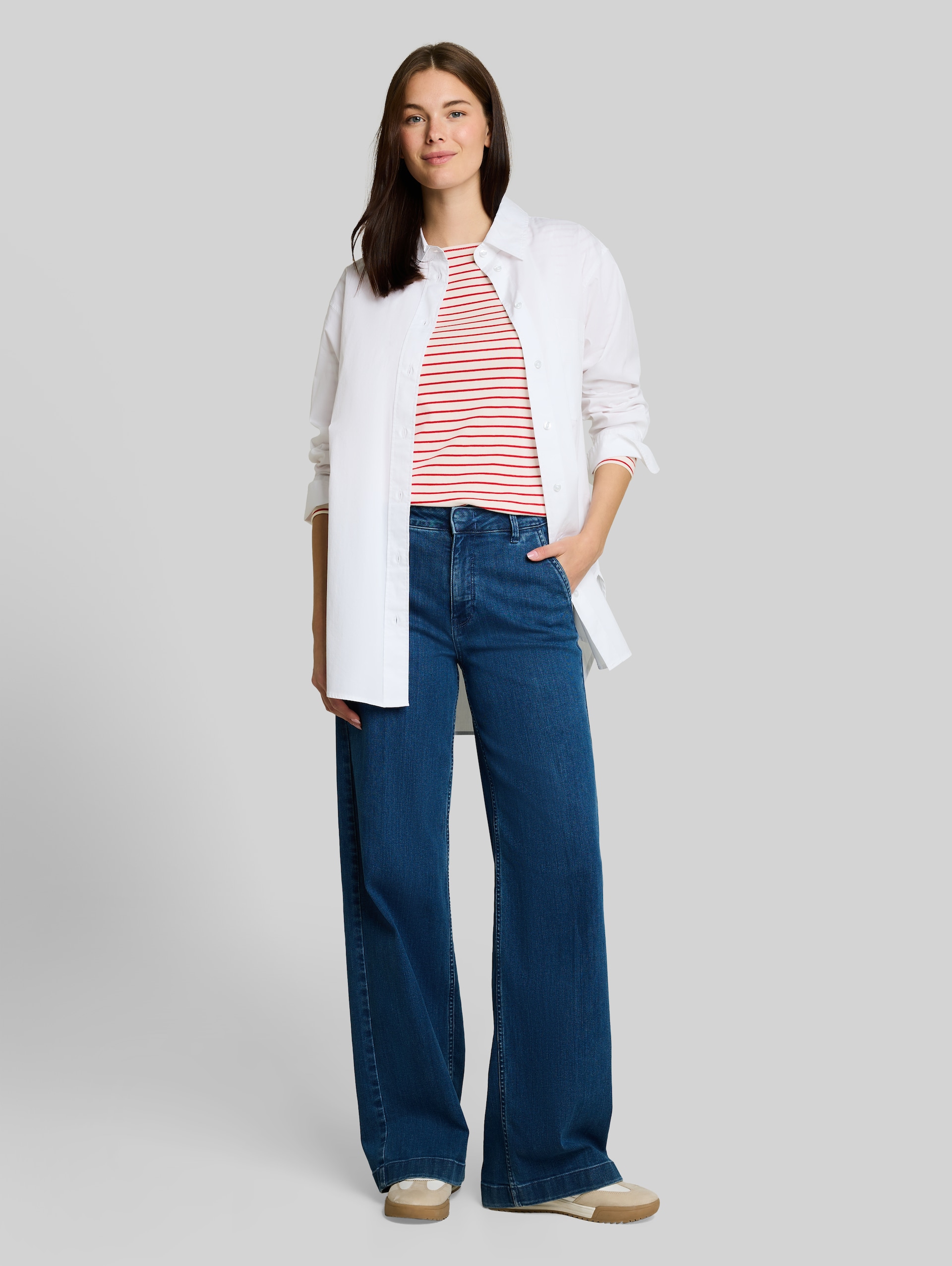 Long-sleeved T-shirt with striped pattern - red offwhite stripe - Model front view