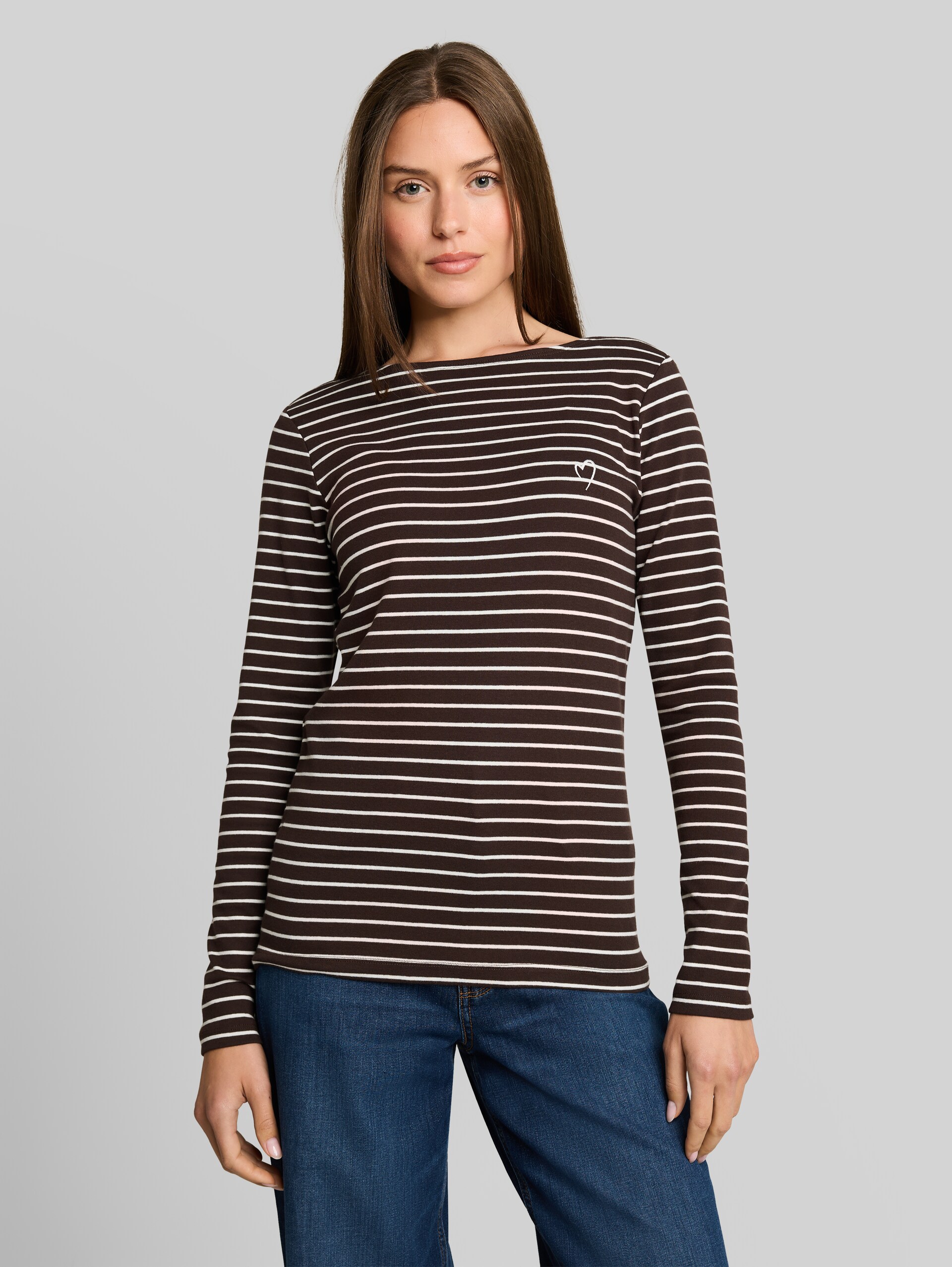 Langarmshirt mit Streifenmuster - brown white stripe - Ausschnitt Model-Vorderansicht