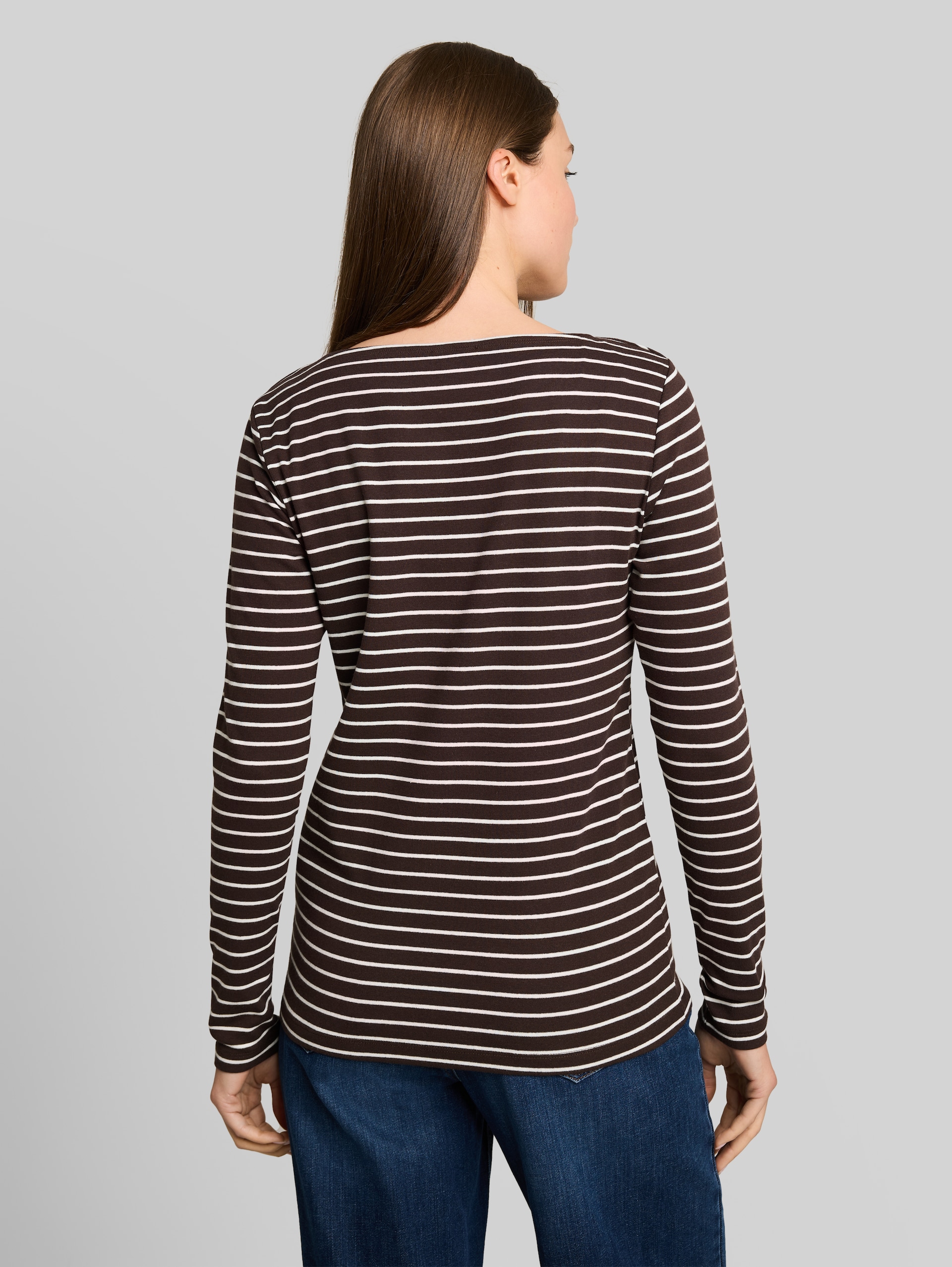 Langarmshirt mit Streifenmuster - brown white stripe - Auschnitt Model-Rückansicht