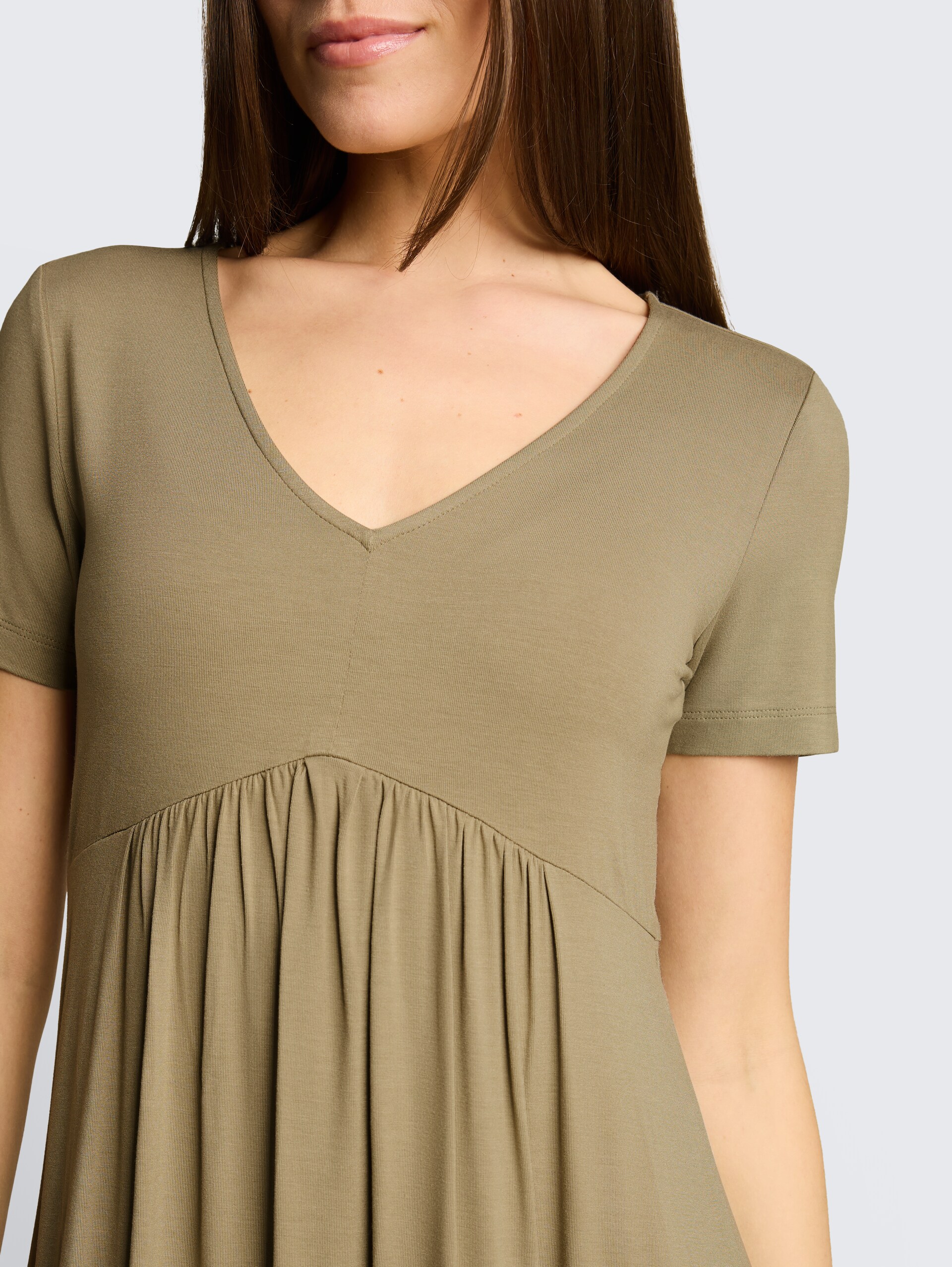 Jerseyjurk met V-hals - Silver Olive - Detailaanzicht model