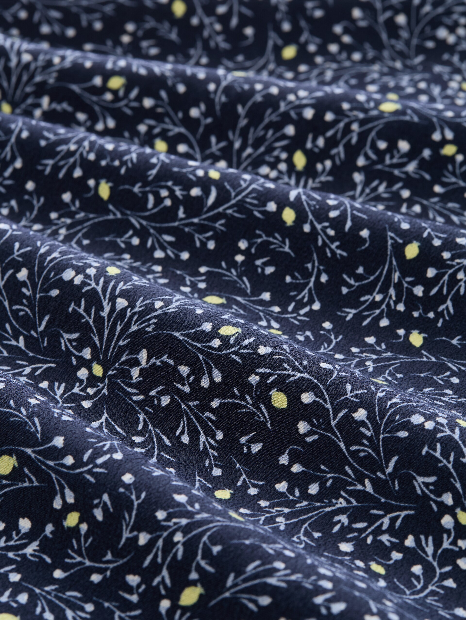 Losvallende jurk met uitsnijdingen - navy small leaves design - Materiaalweergave