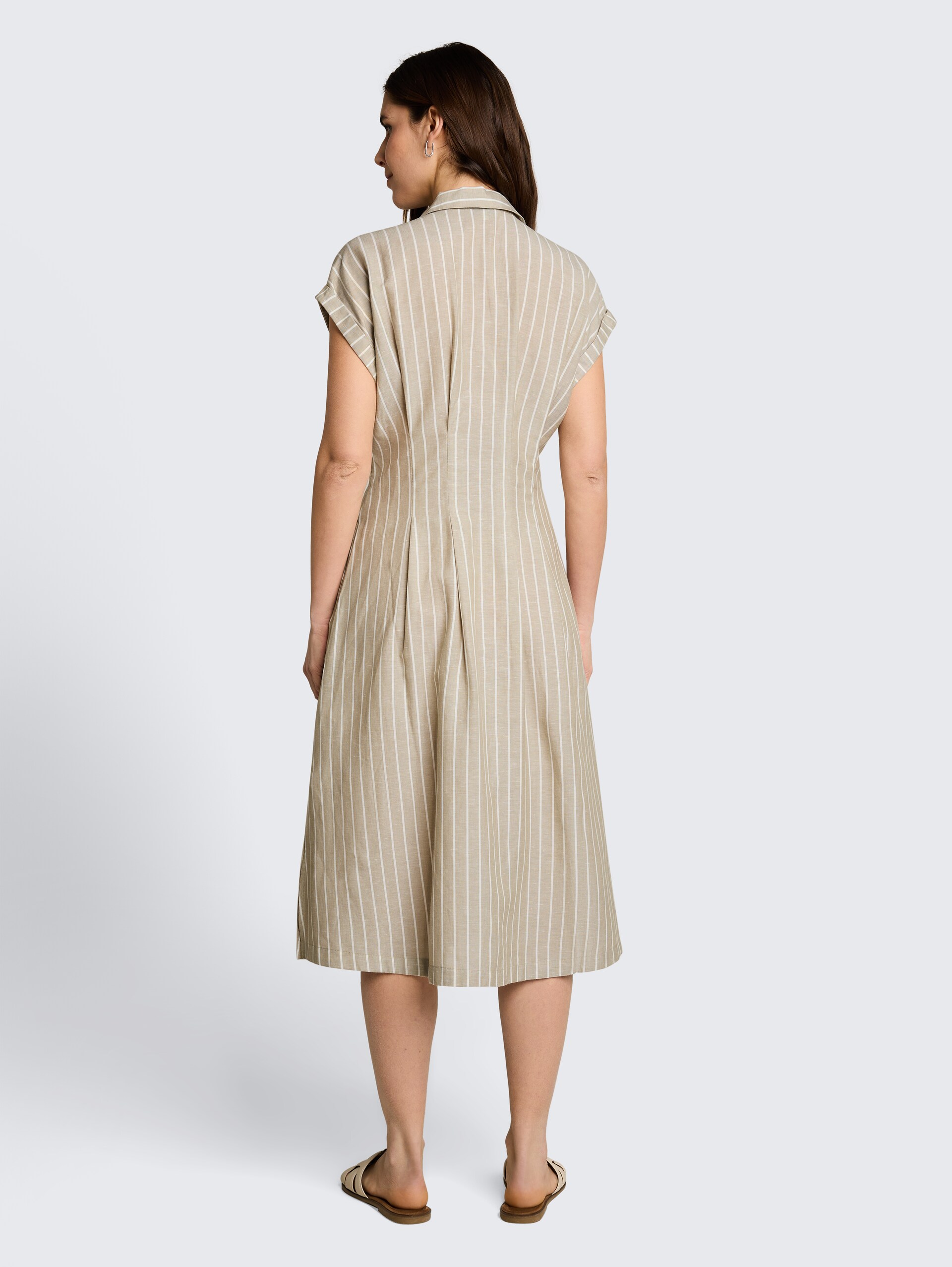 Midi-Kleid mit Streifenmuster - olive irregular stripe - Model-Rückansicht