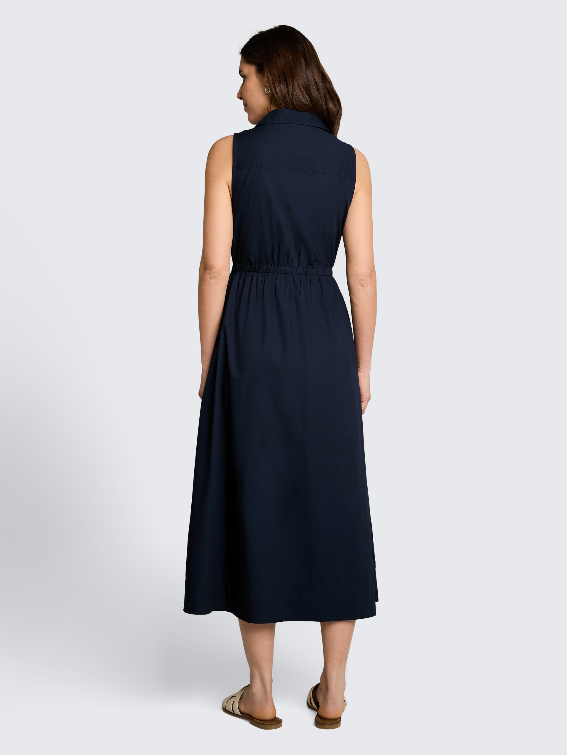 Midi-jurk met zakken - sky captain blue - Model-achteraanzicht