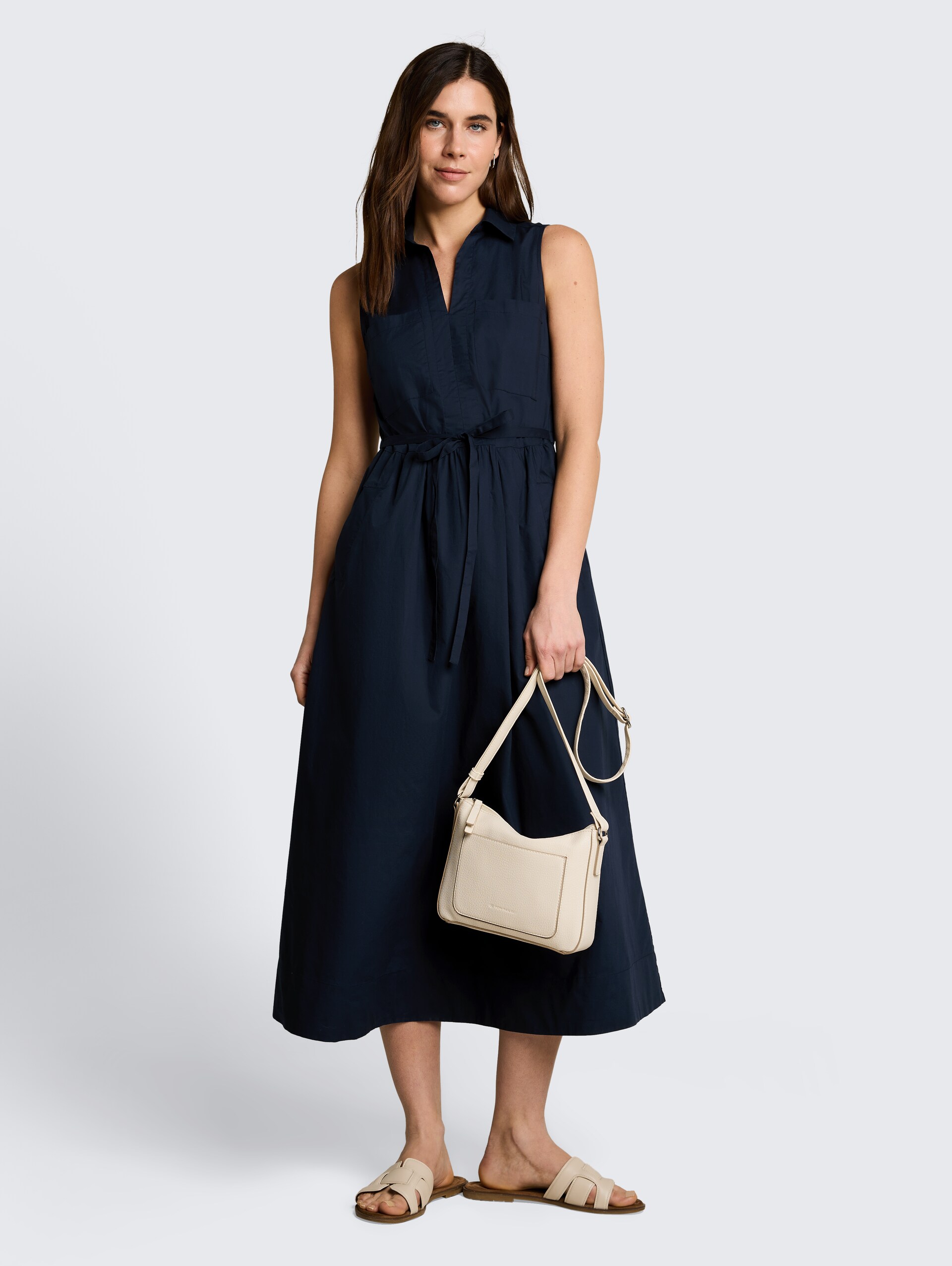 Midi-jurk met zakken - sky captain blue - zijaanzicht model