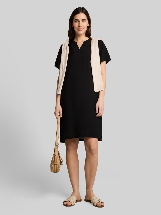 Kleid mit V-Ausschnitt von Women, deep black