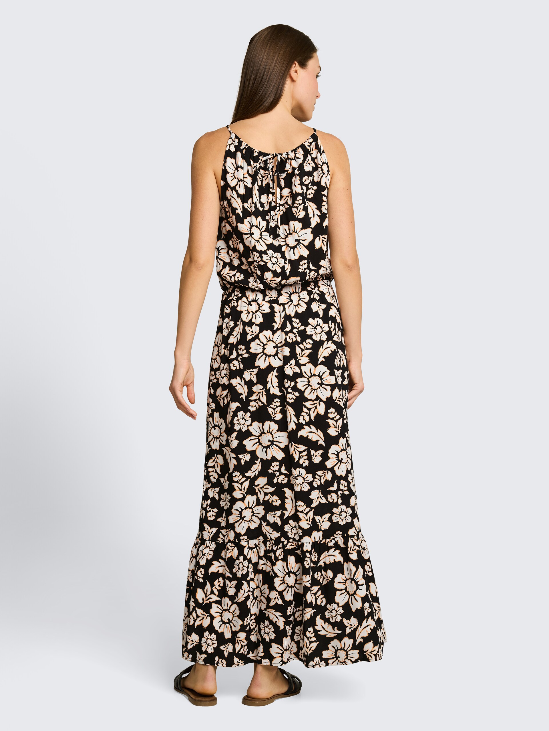 Maxijurk van viscose - black big flower design - Model-achteraanzicht