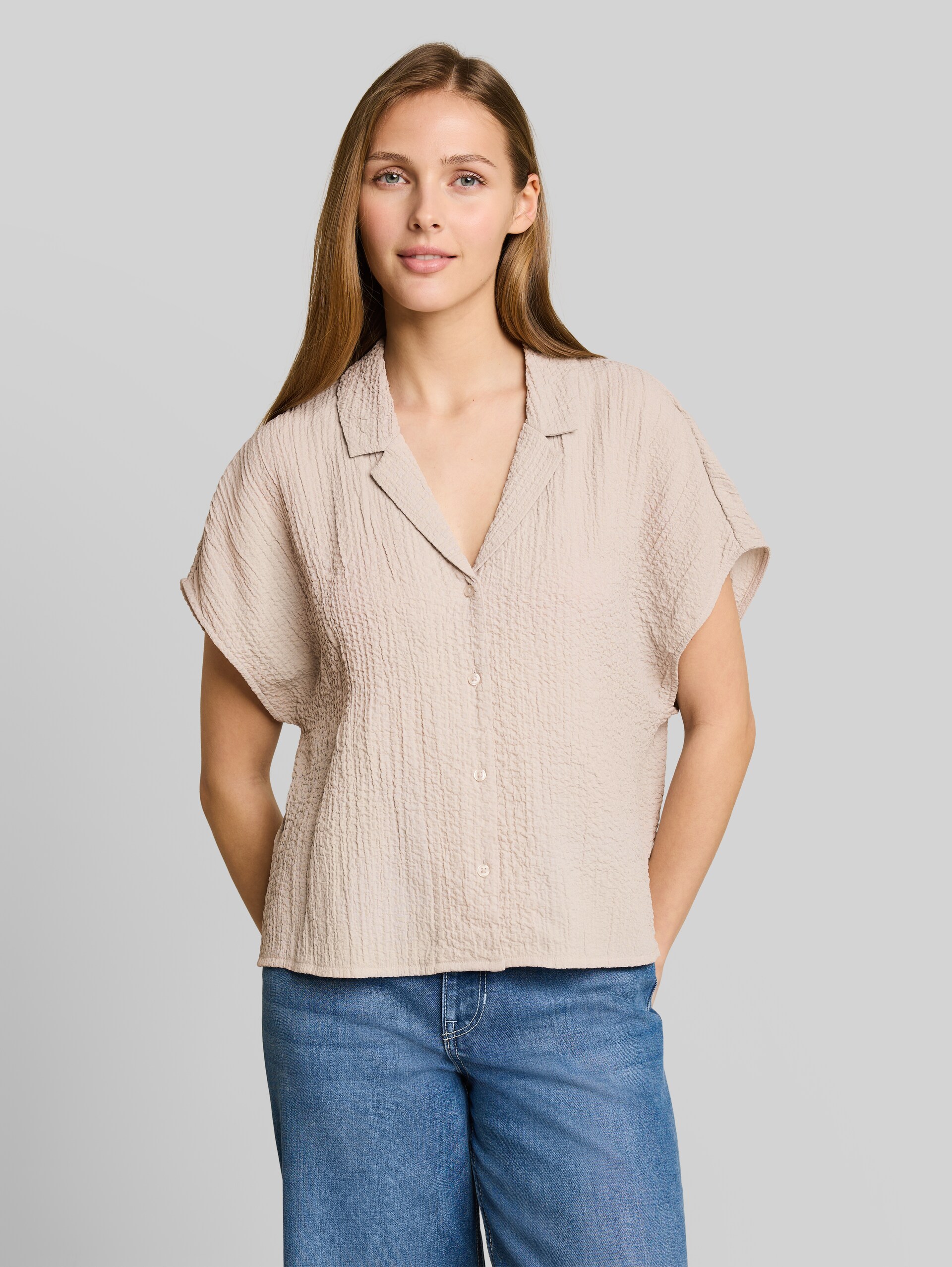 Seersucker Resort Hemdbluse - cloud grey - Ausschnitt Model-Vorderansicht
