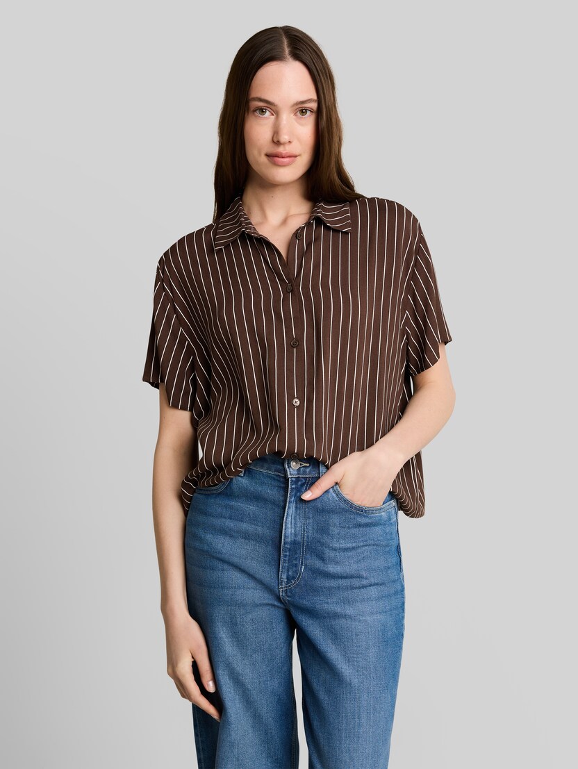 Boxy Fit Hemdbluse aus Viskose von Denim Female, brown white stripe