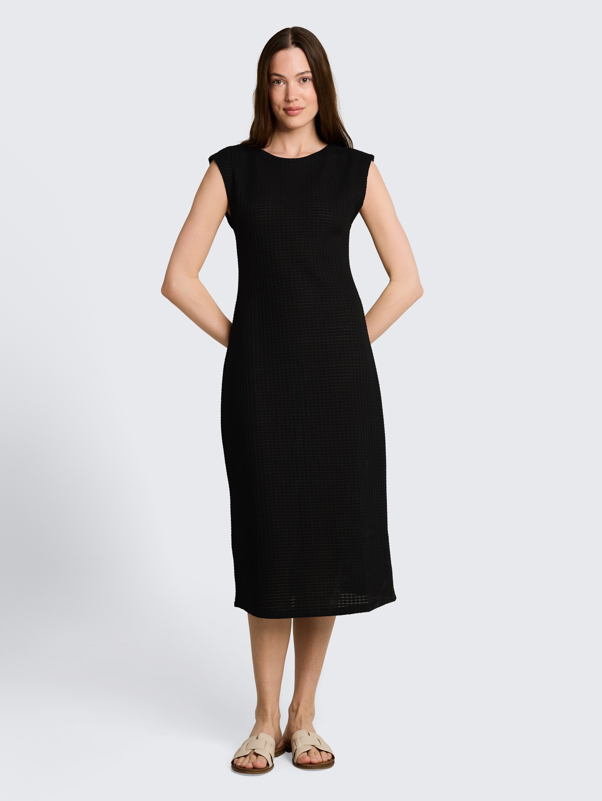 Getailleerde jacquard midi-jurk - deep black - Model vooraanzicht