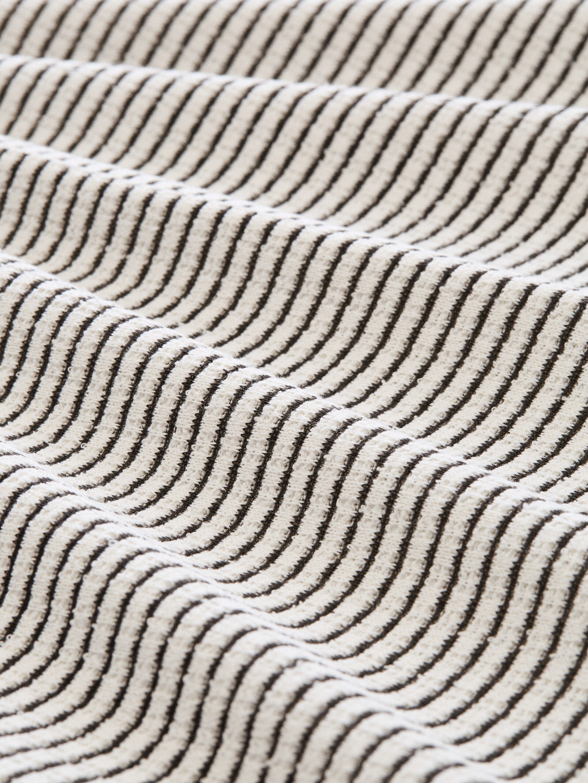 Getailleerde jacquard midi-jurk - white black knit stripe - Materiaalweergave