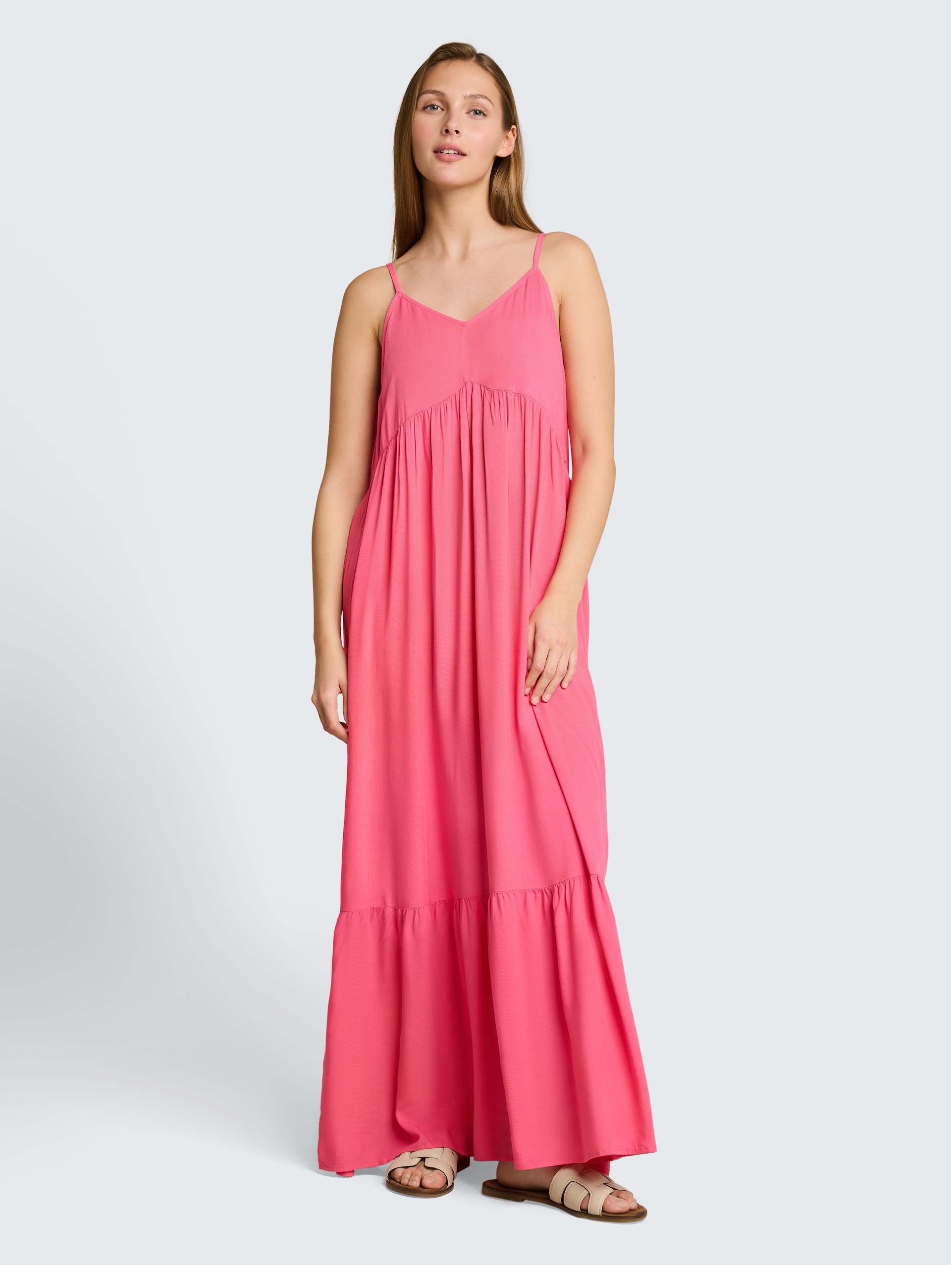 Maxi-Kleid mit Volants - soft bright pink - Model-Vorderansicht