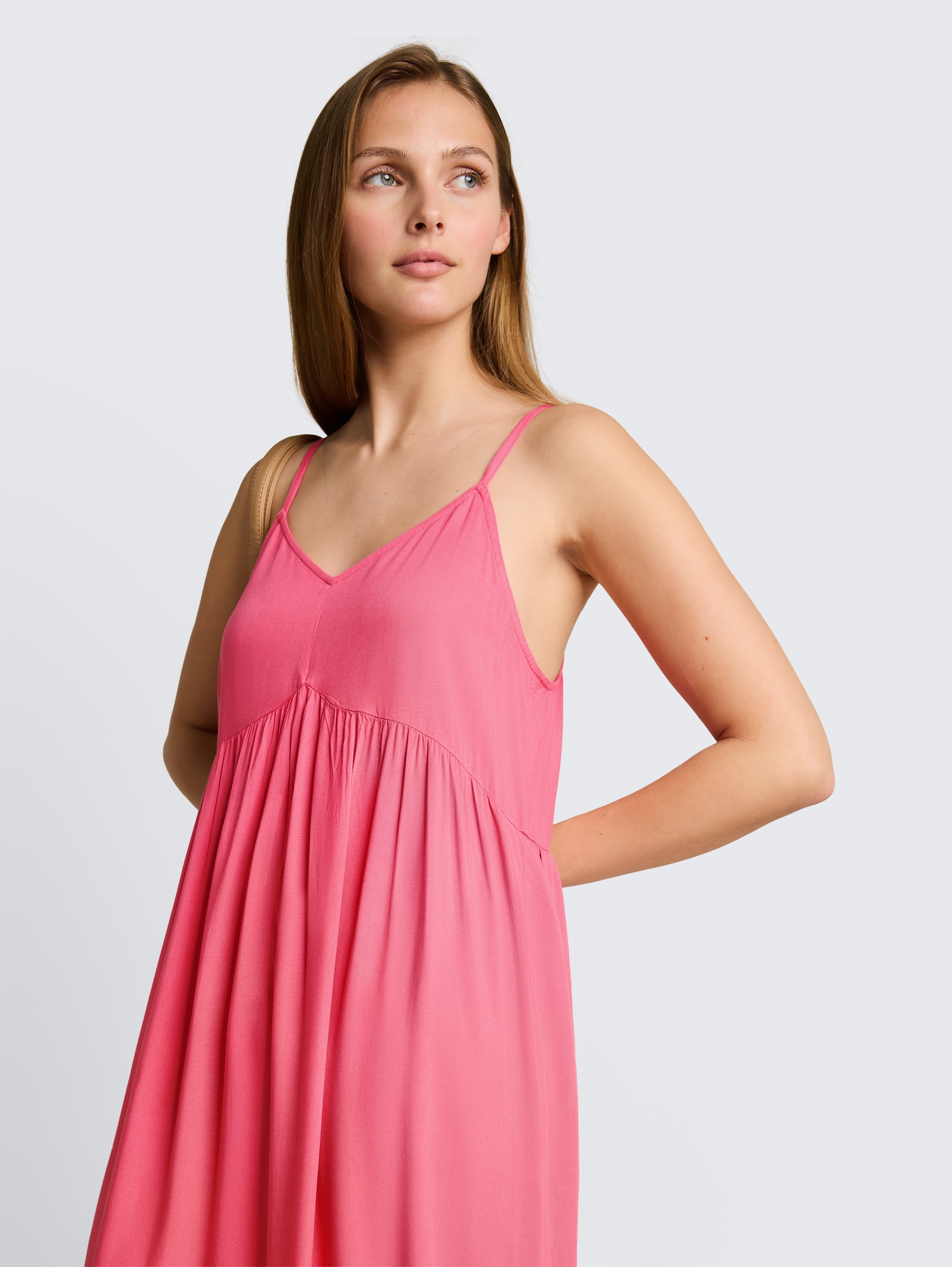Maxi-Kleid mit Volants - soft bright pink - Detail-Model-Ansicht