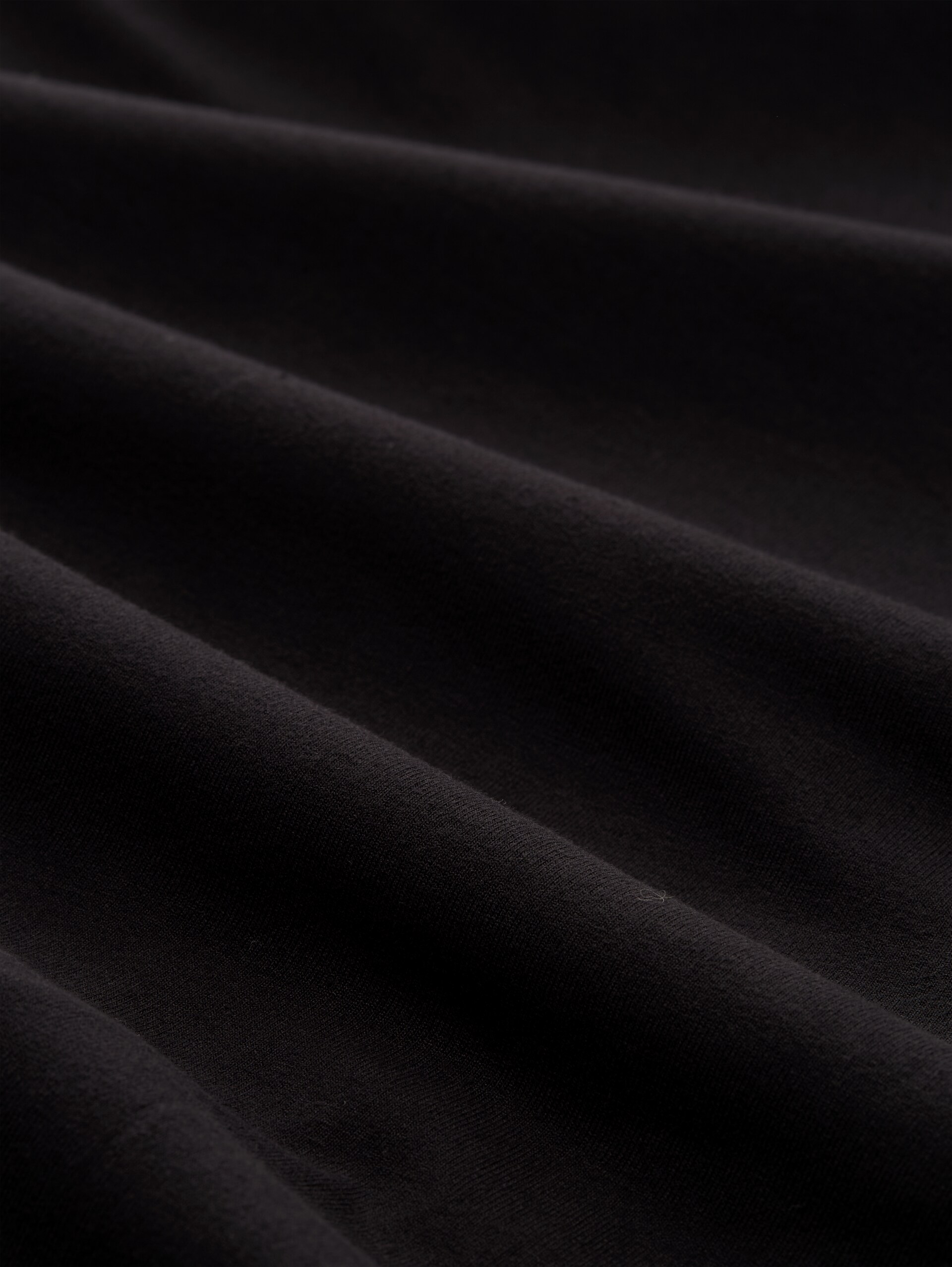 Getailleerde midi-jurk met knoopdetail - deep black - Materiaalweergave