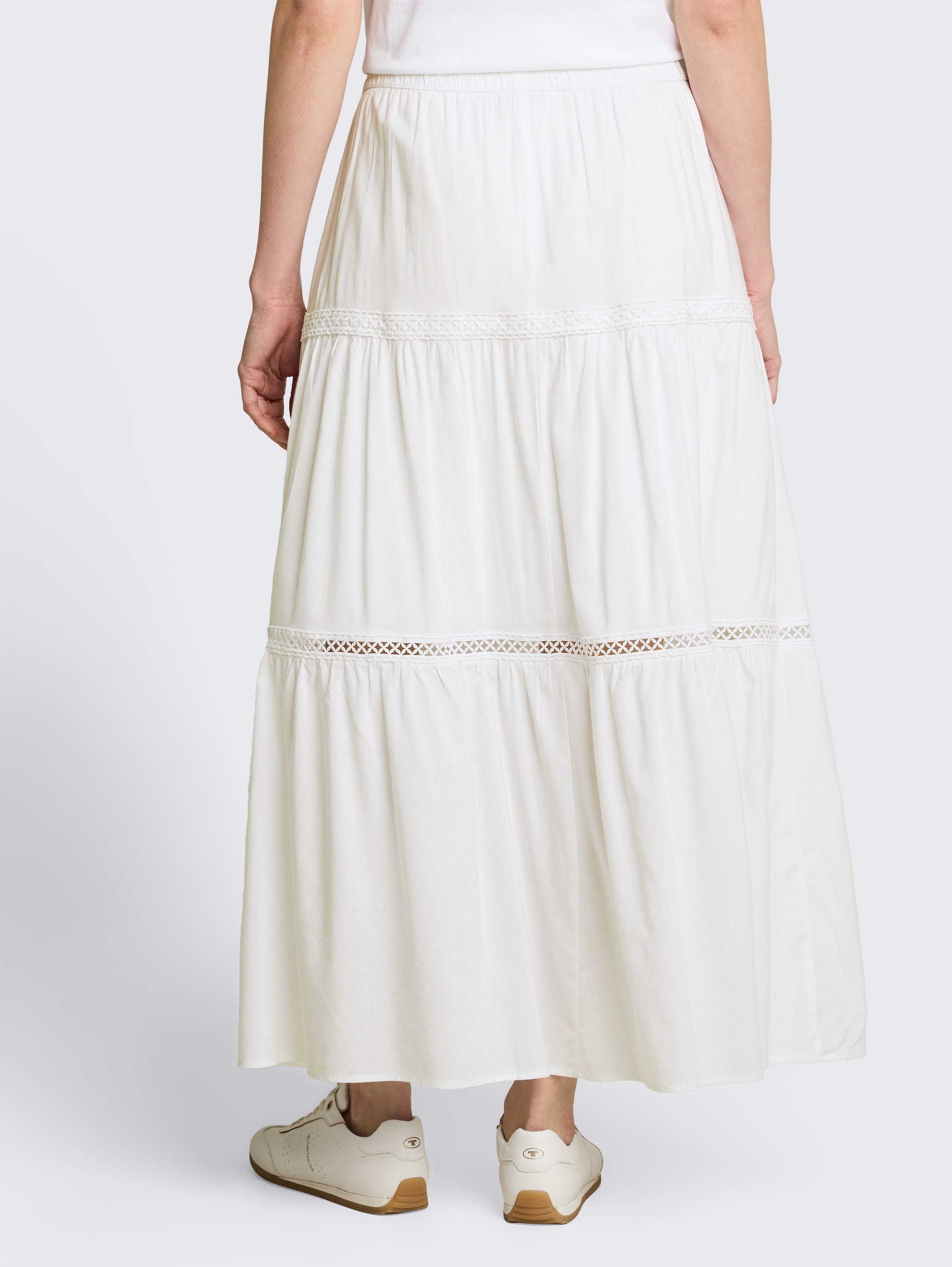 Maxirok met volants - White - Neklijn model-achteraanzicht