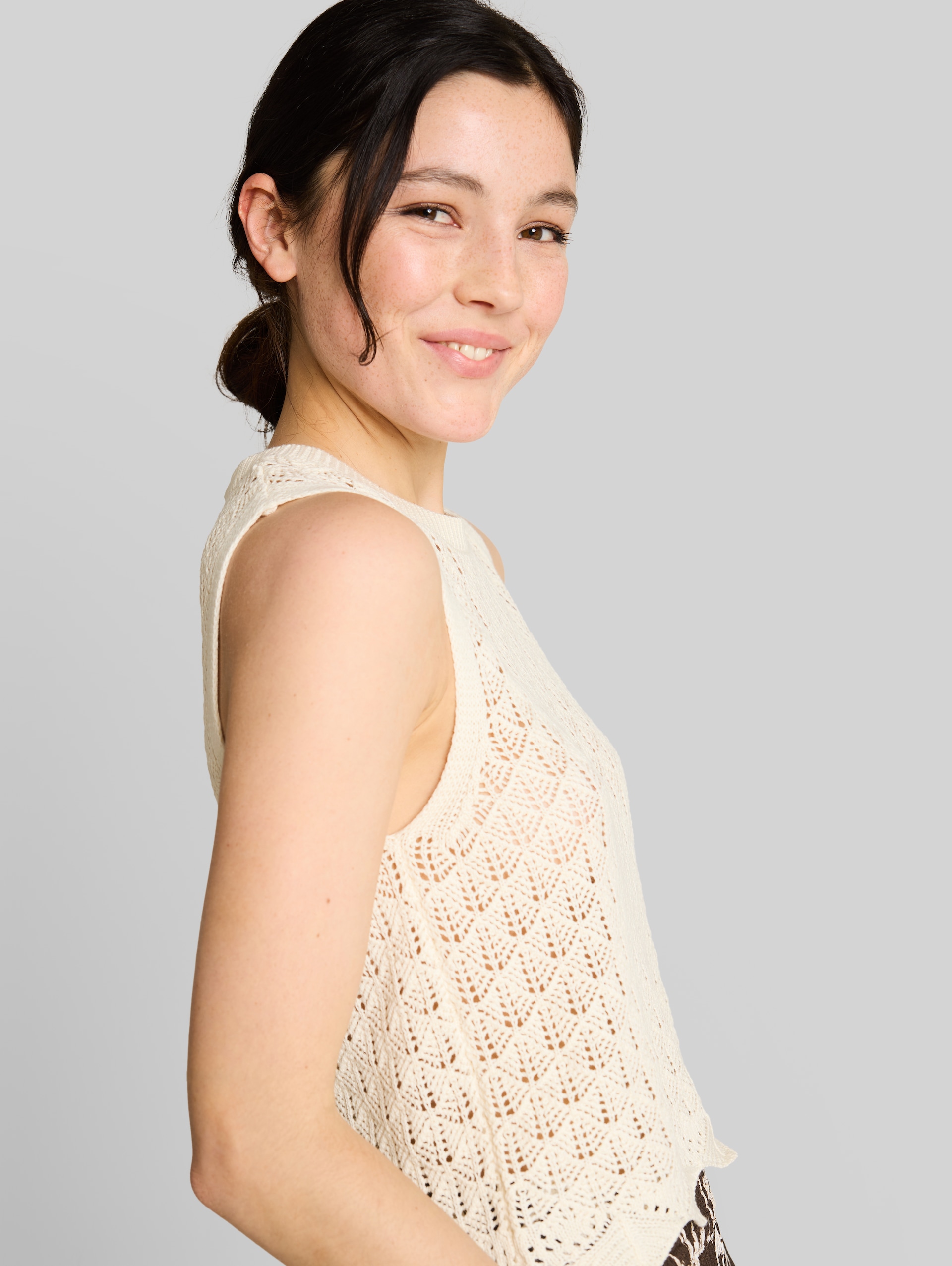 Knitted top with lace pattern - Dove White - Detail model view