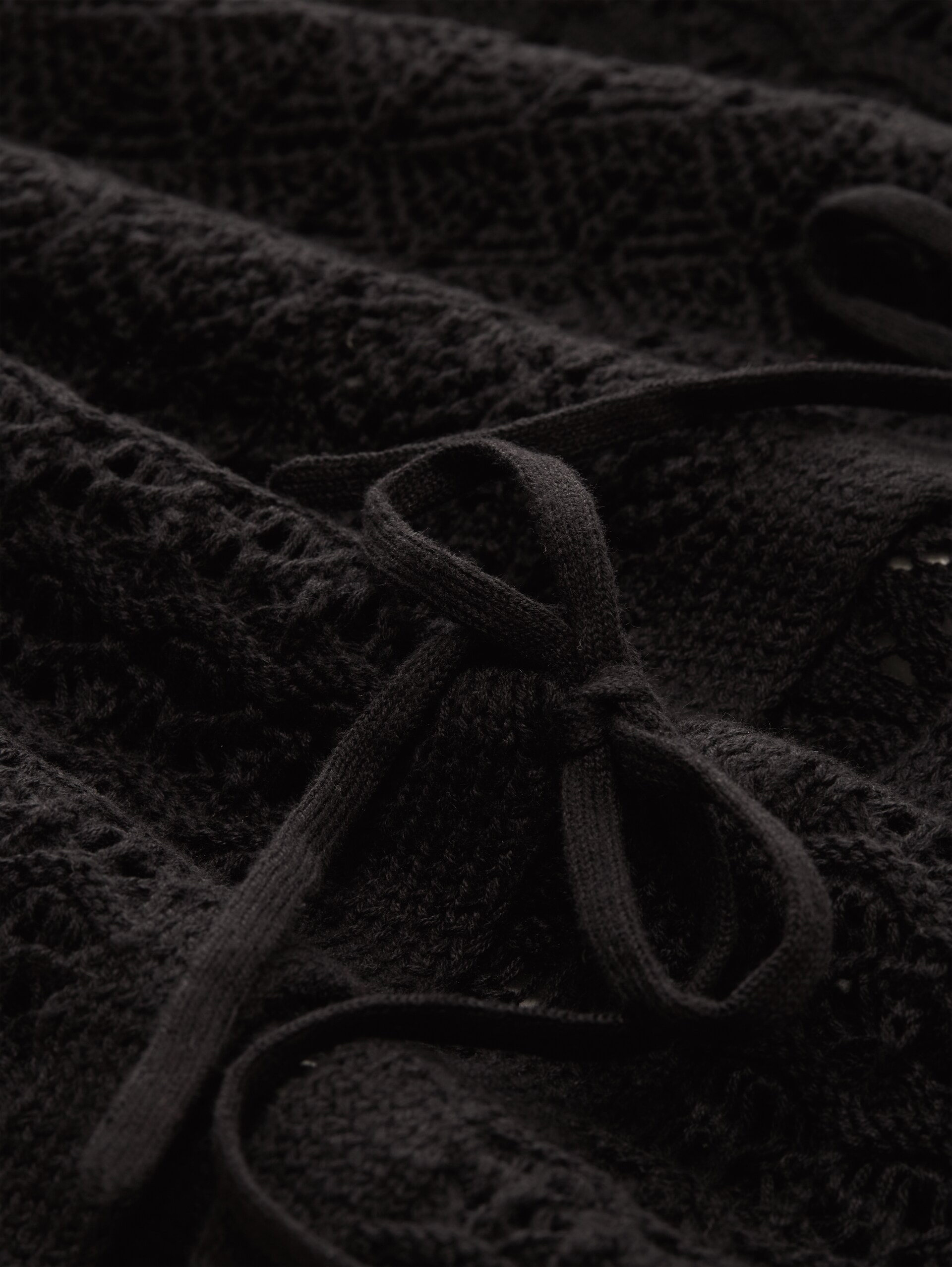 Gebreide vesten met gaasmotief - deep black - Materiaalweergave