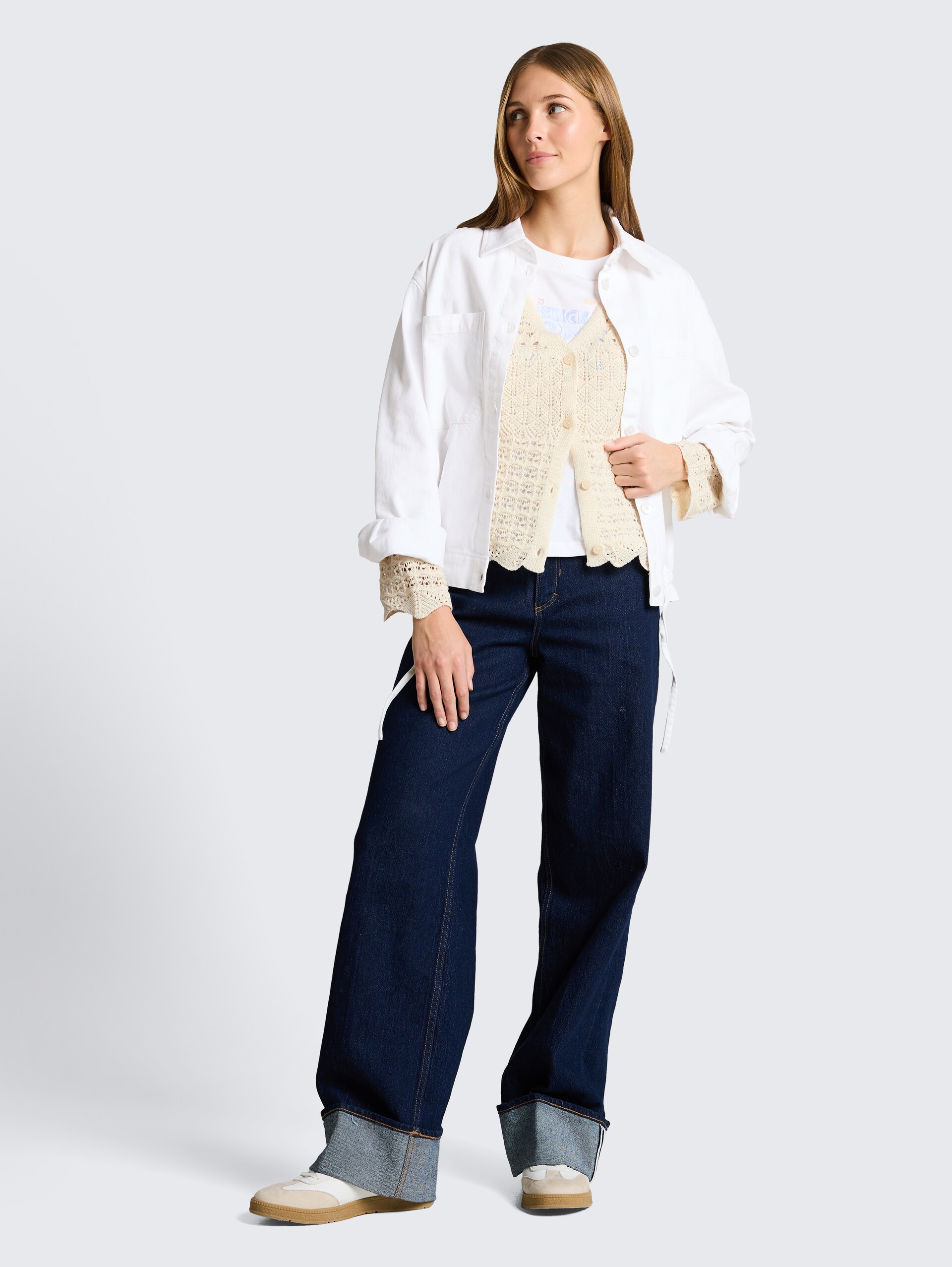 Relaxed fit vest met gaatjespatroon - Dove White - Model vooraanzicht