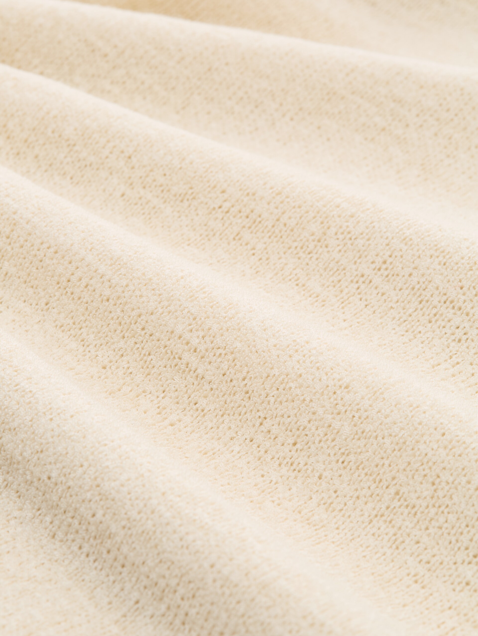Relaxed Fit Stricktop mit V-Ausschnitt - Dove White - Material-Ansicht