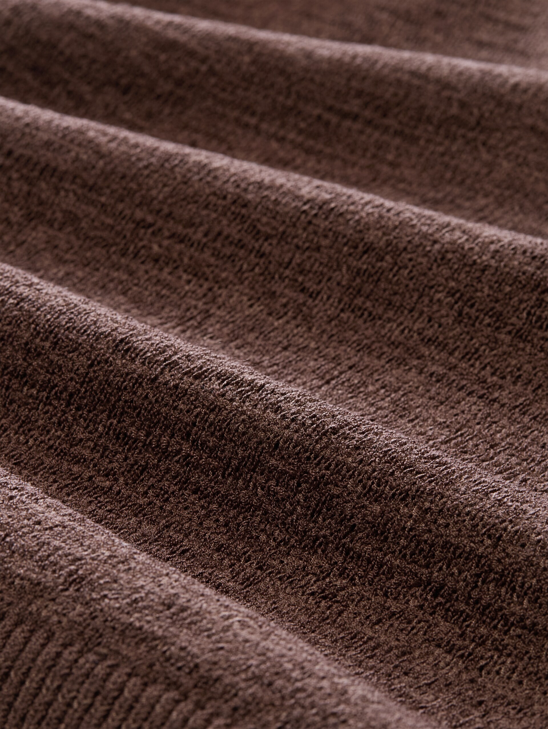 Relaxed Fit Stricktop mit V-Ausschnitt - cool dark brown - Material-Ansicht