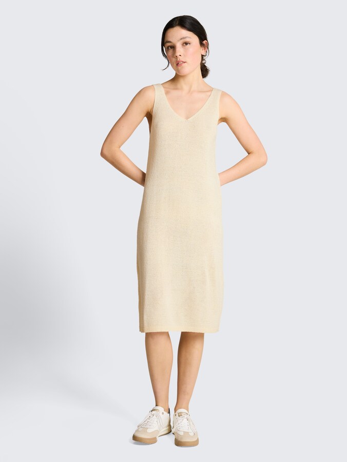 Loose Fit Strickkleid mit V-Ausschnitt von Denim Female, Dove White