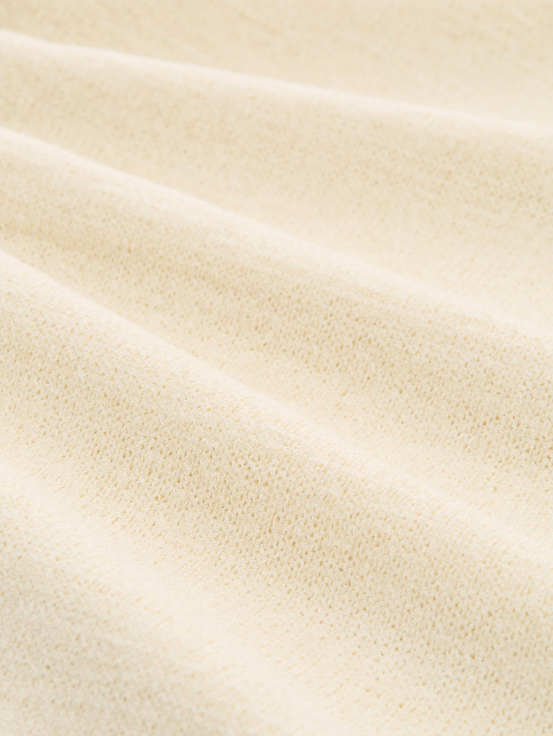 Losvallende gebreide jurk met V-hals - Dove White - Materiaalweergave