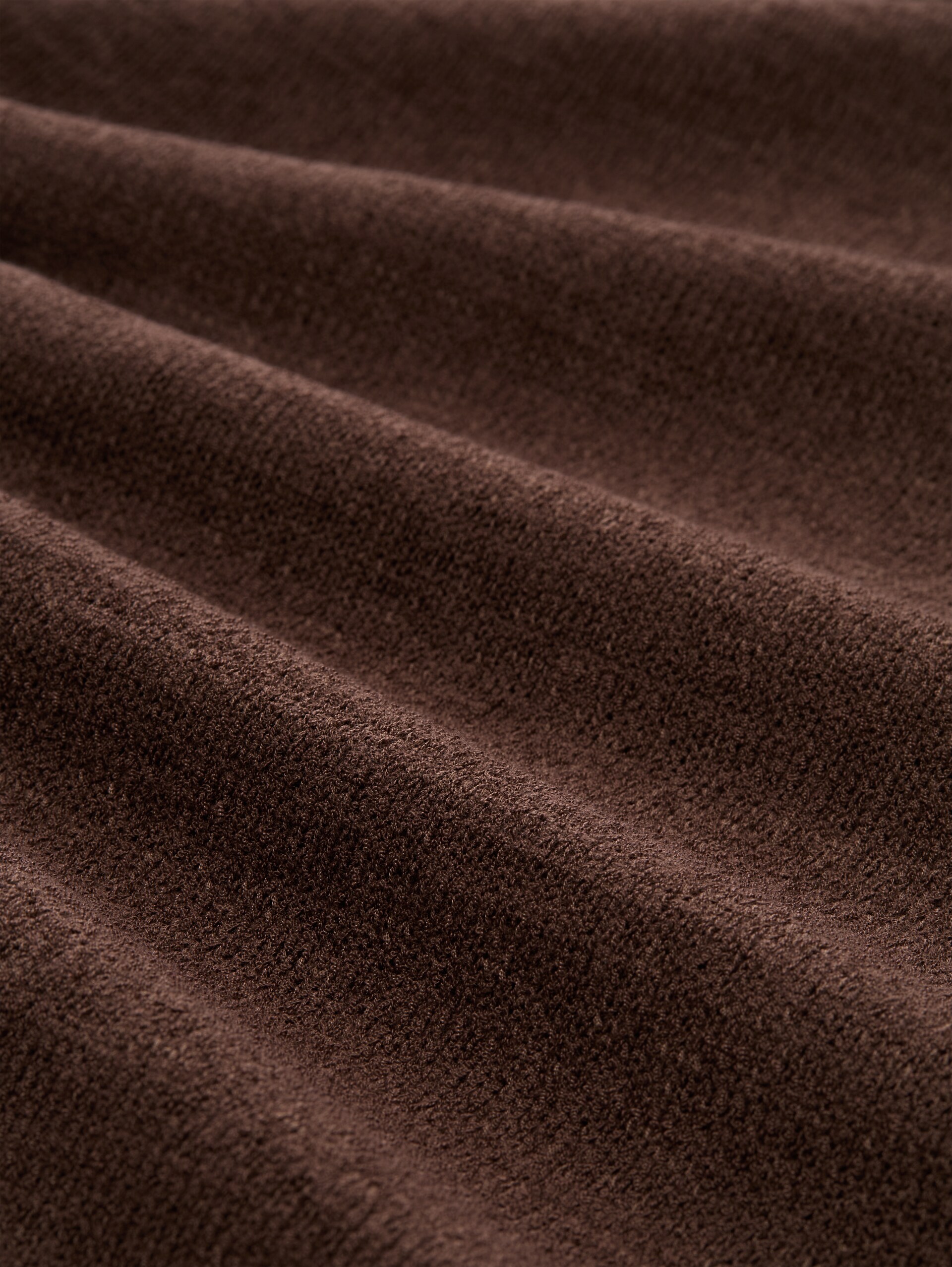 Losvallende gebreide jurk met V-hals - cool dark brown - Materiaalweergave
