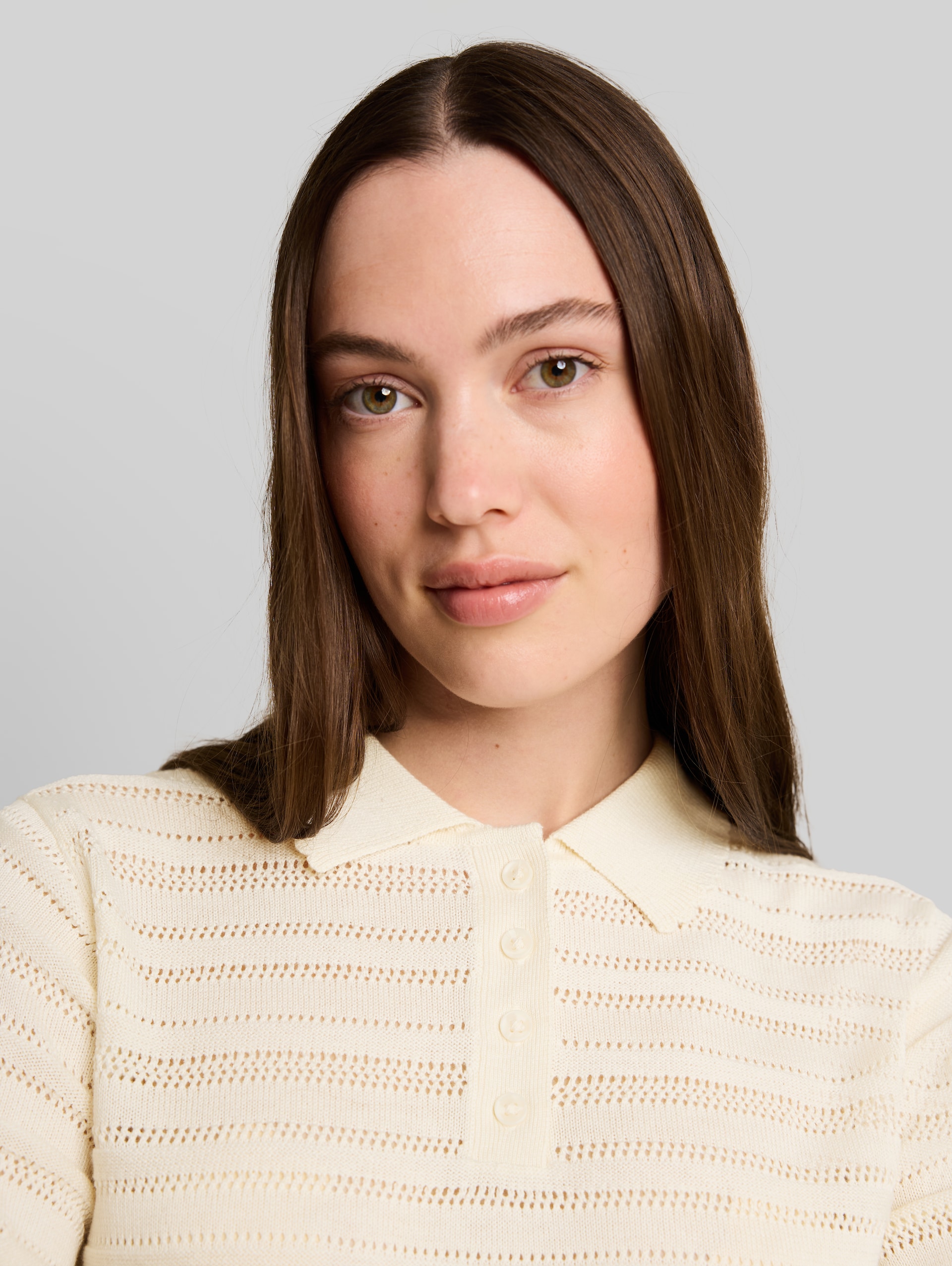 Knitted polo shirt with eyelet pattern - Dove White - Detail model view