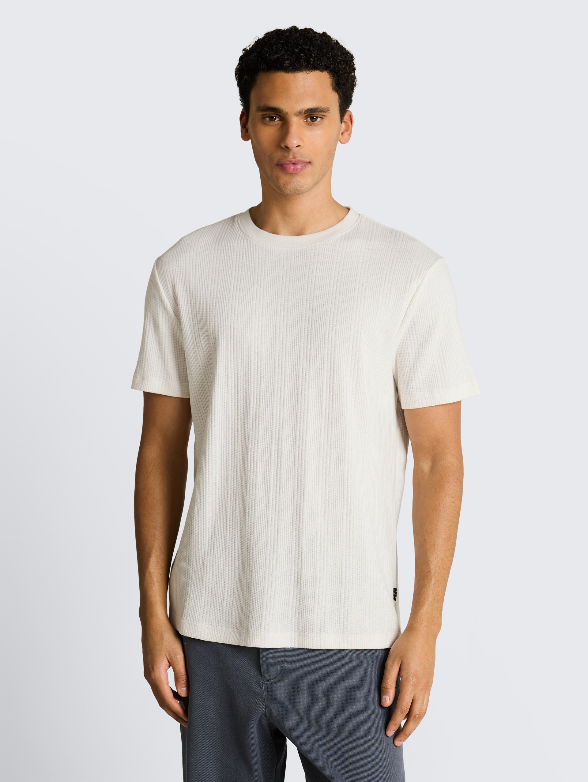 T-shirt met wafelstructuur - Wool White - Nek model vooraanzicht