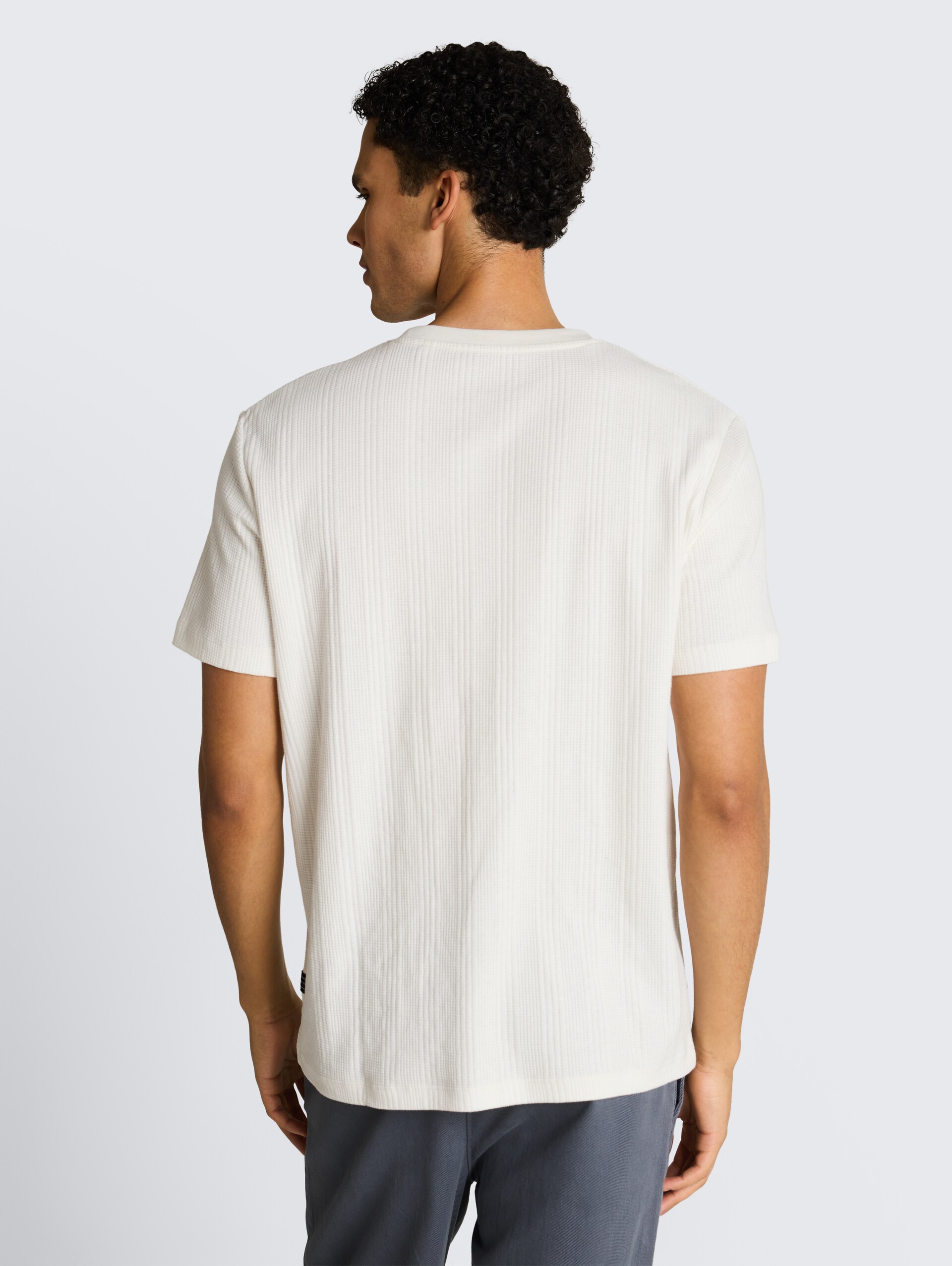 T-shirt met wafelstructuur - Wool White - Neklijn model-achteraanzicht