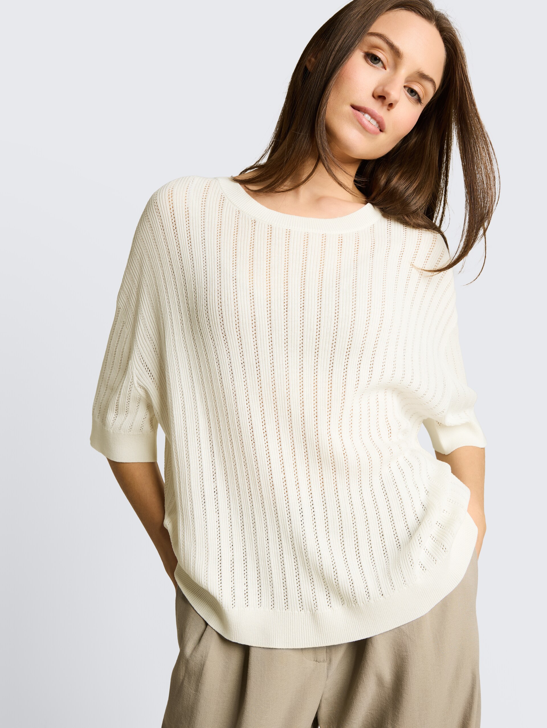 Loose Fit Pullover - Whisper White - Detail-Model-Ansicht