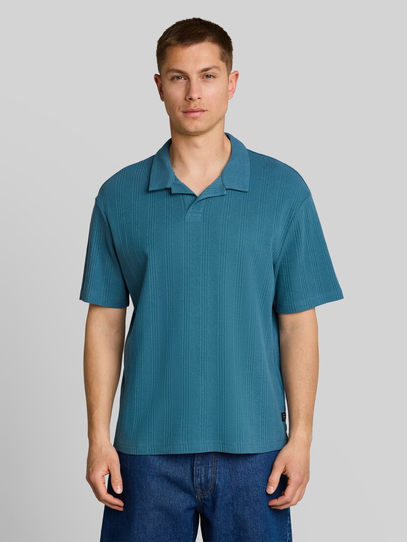 Relaxed-fit polo shirt with waffle texture by Denim Male, classic dust blue