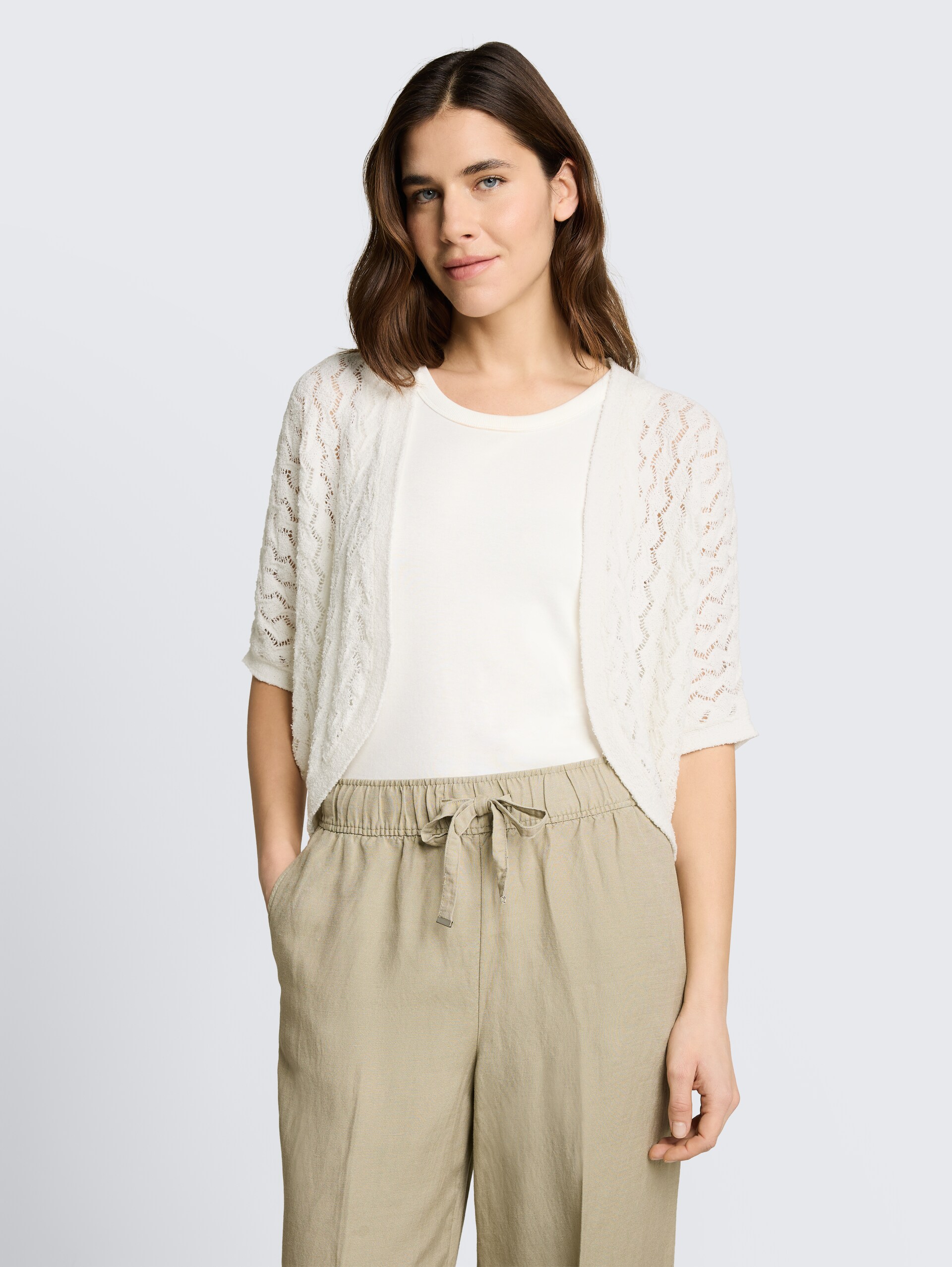 Oversize Bolero Cardigan - Whisper White - Ausschnitt Model-Vorderansicht