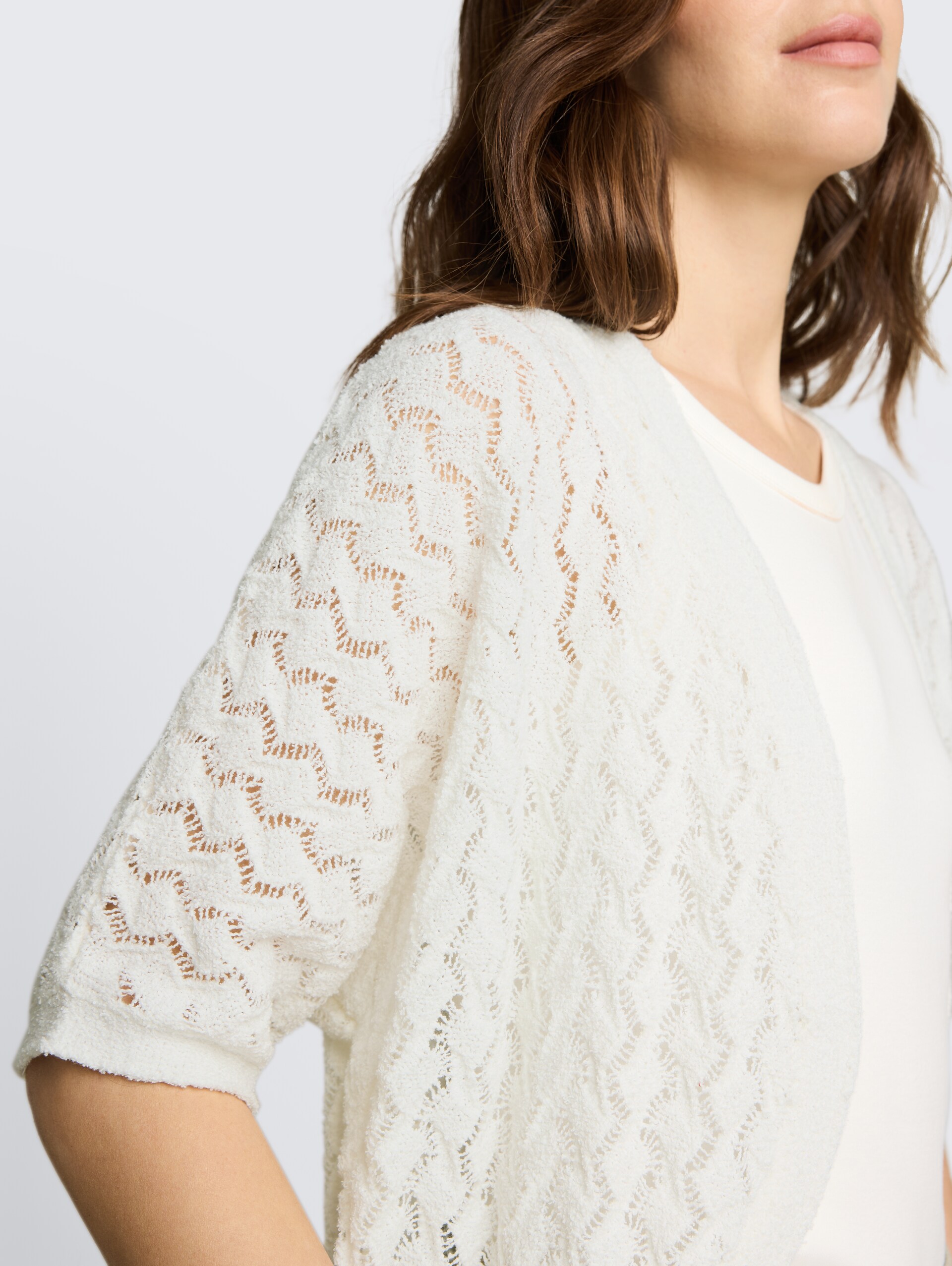 Oversize Bolero Cardigan - Whisper White - Detail-Model-Ansicht