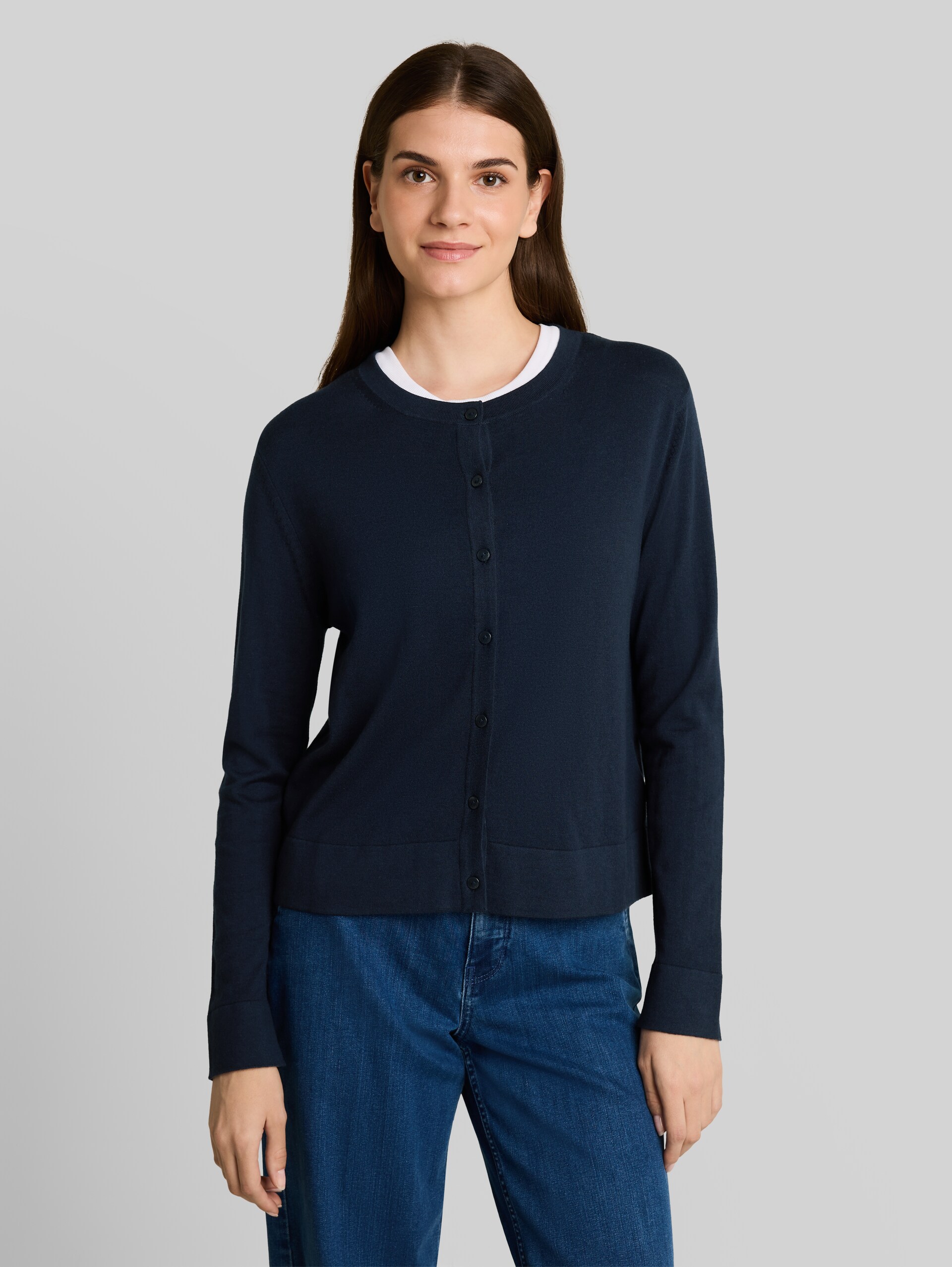 Cardigan mit Seidenanteil - sky captain blue - Ausschnitt Model-Vorderansicht
