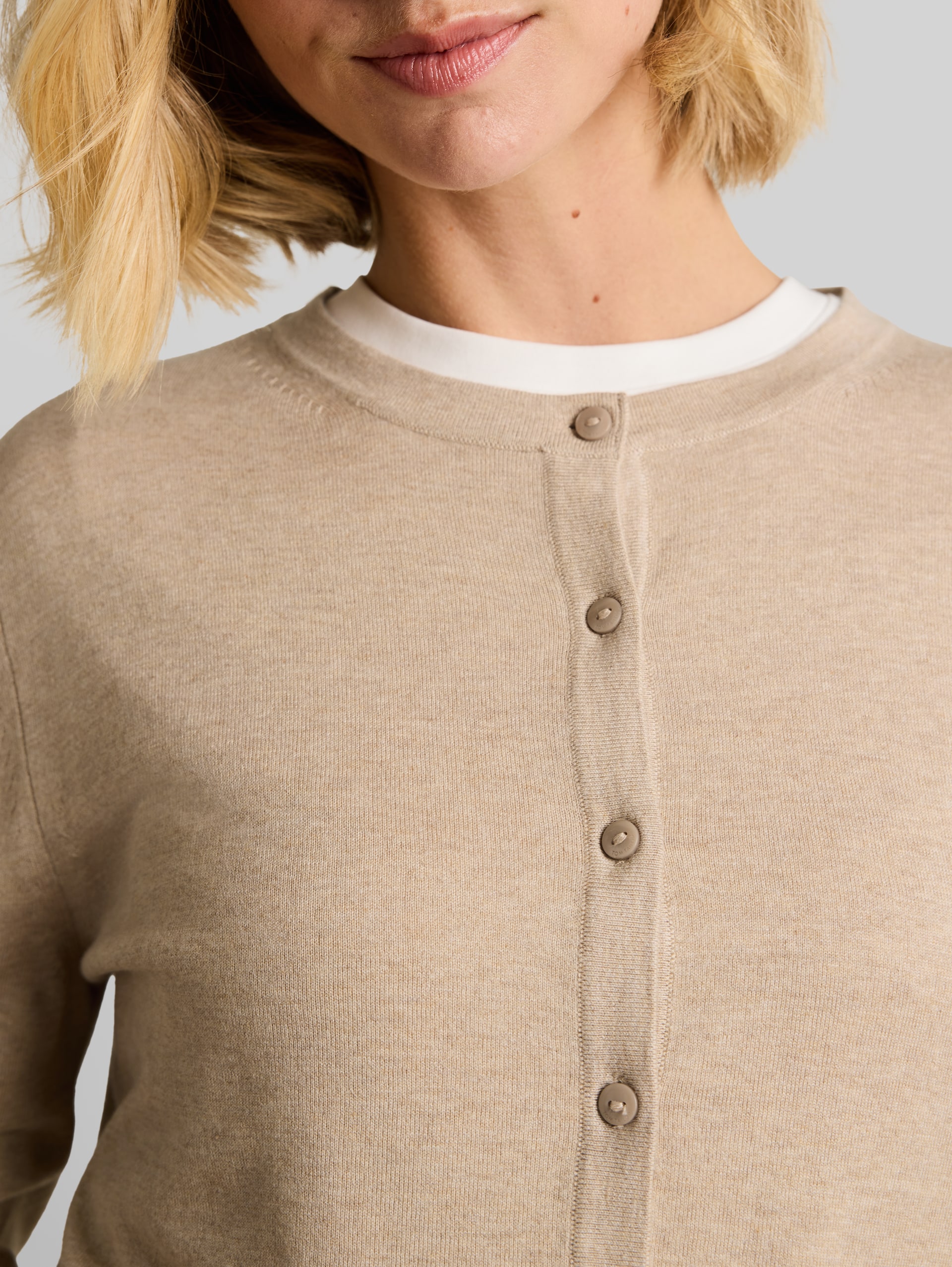 Cardigan mit Seidenanteil - gravel beige melange - Detail-Model-Ansicht