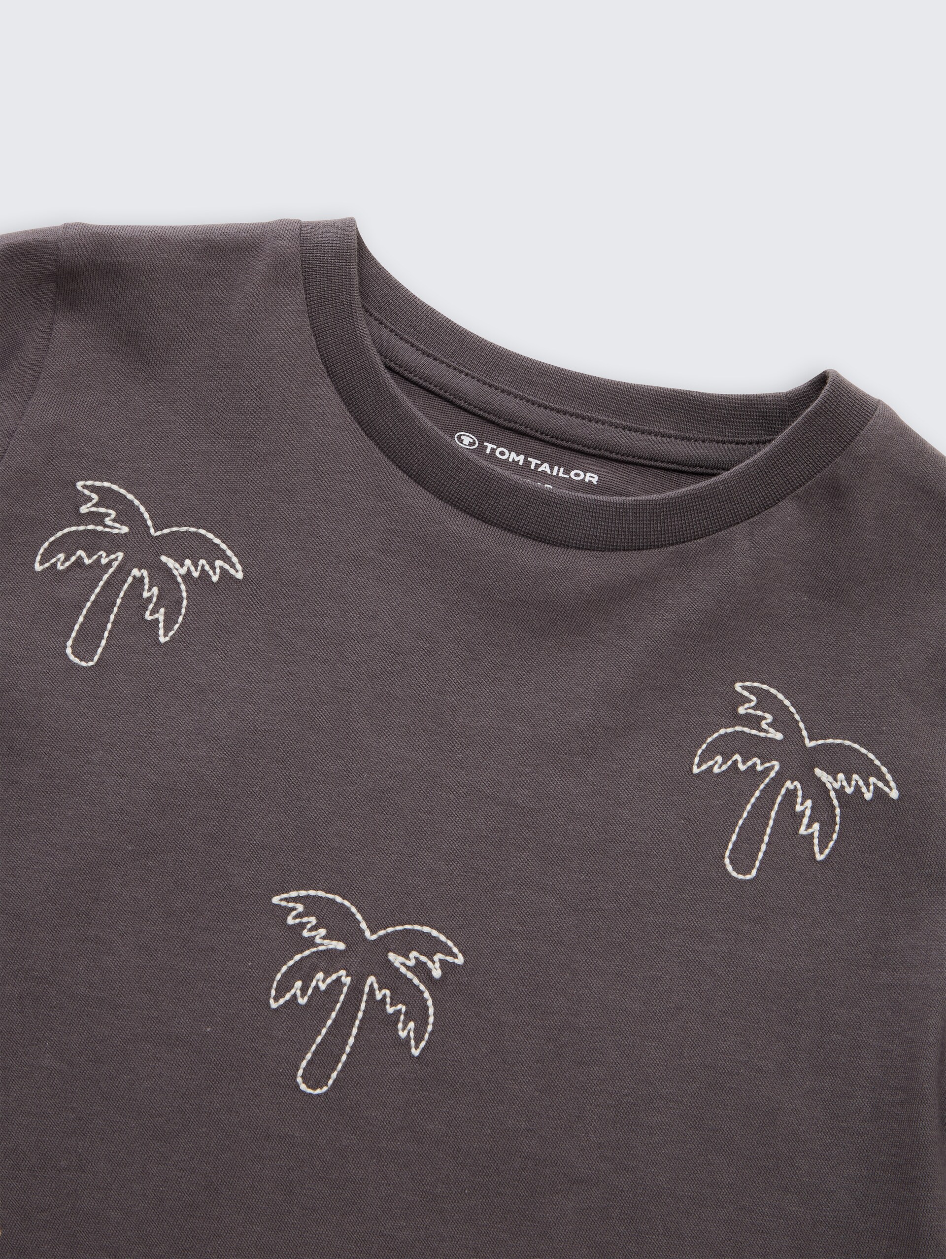 T-shirt met borduursel - embroidered palm tree design - Detailaanzicht model