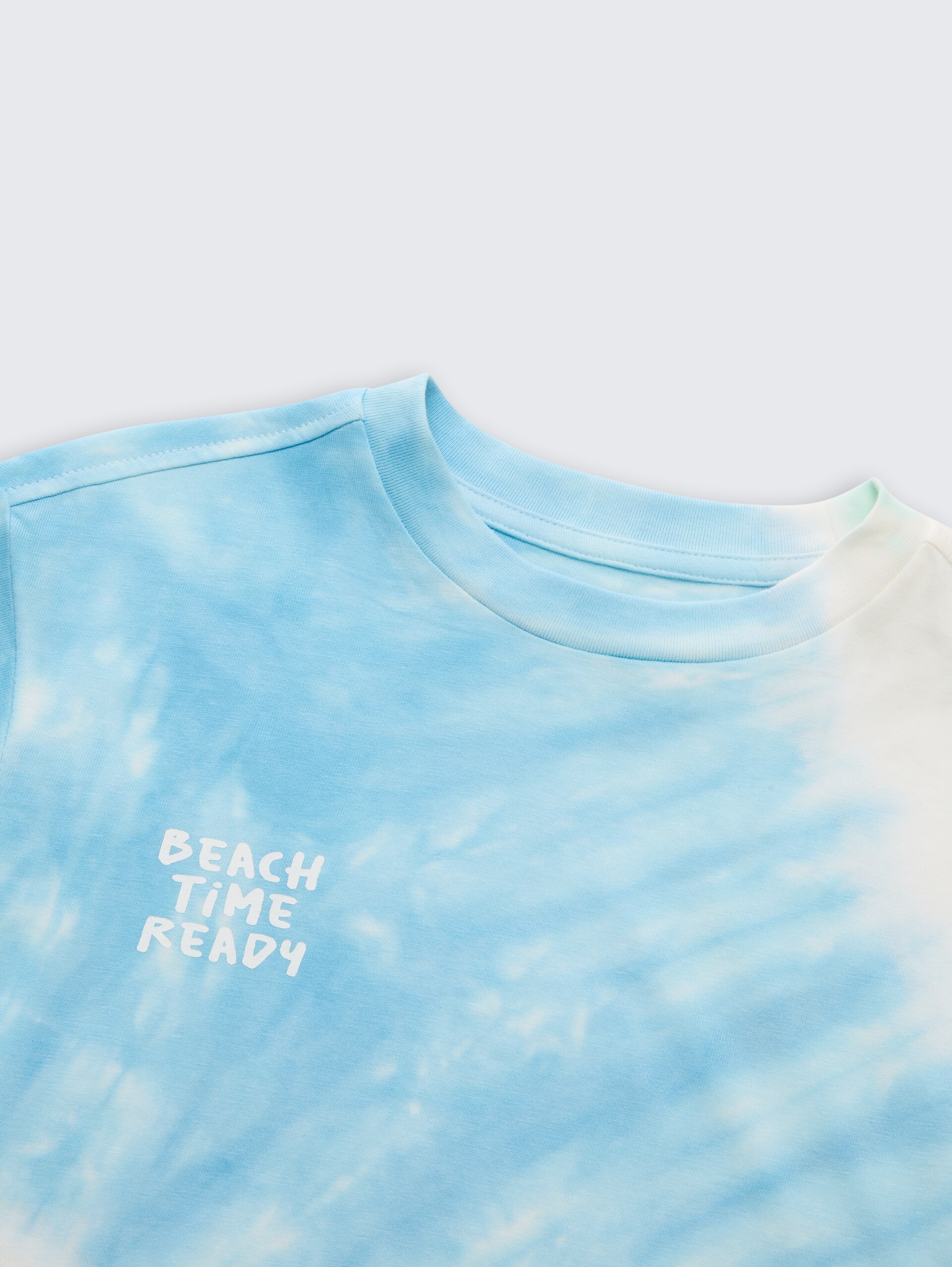 Oversized tie-dye T-shirt - blue shaded tie dye design - Detailaanzicht model